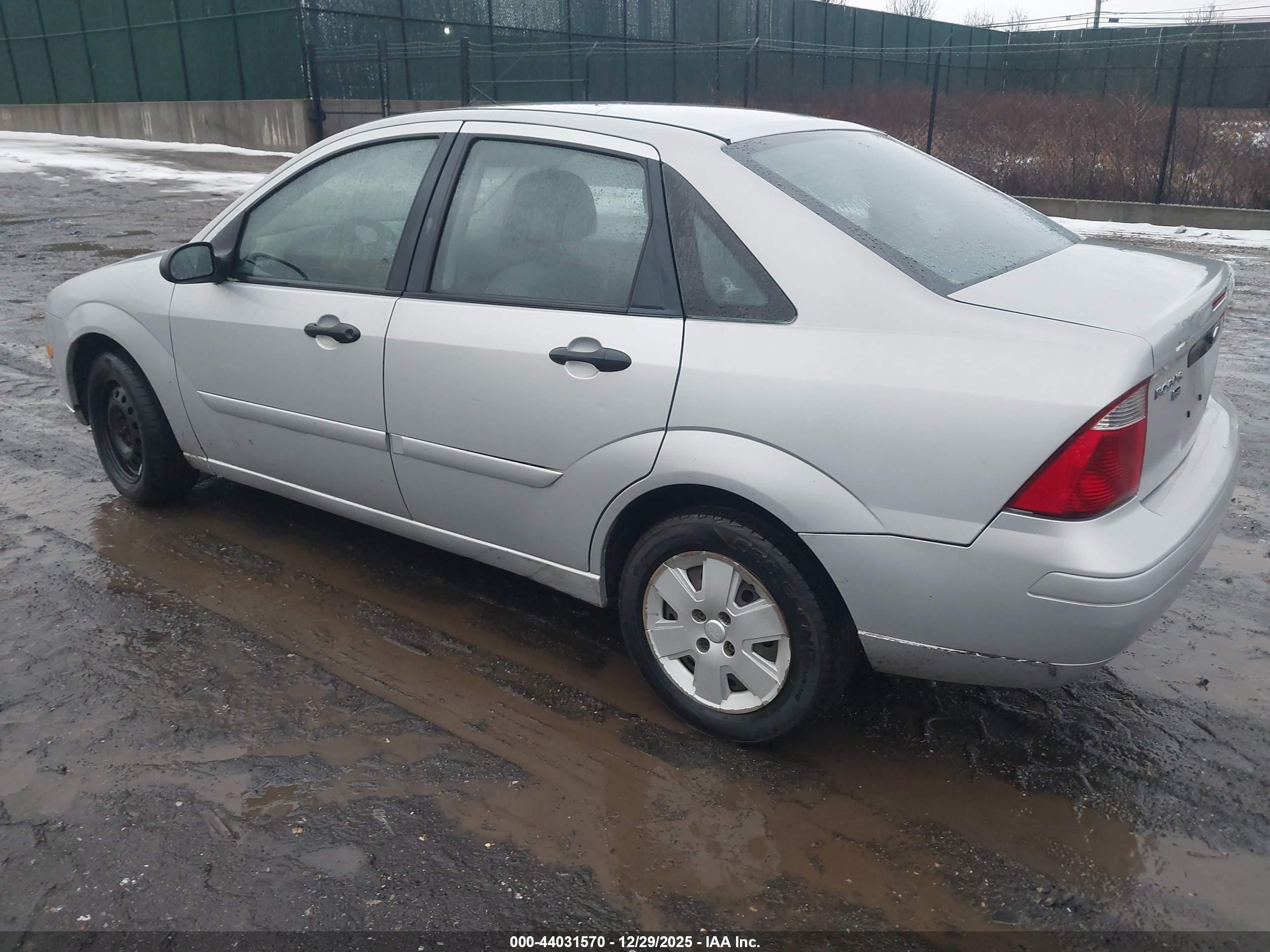 FORD FOCUS image 3