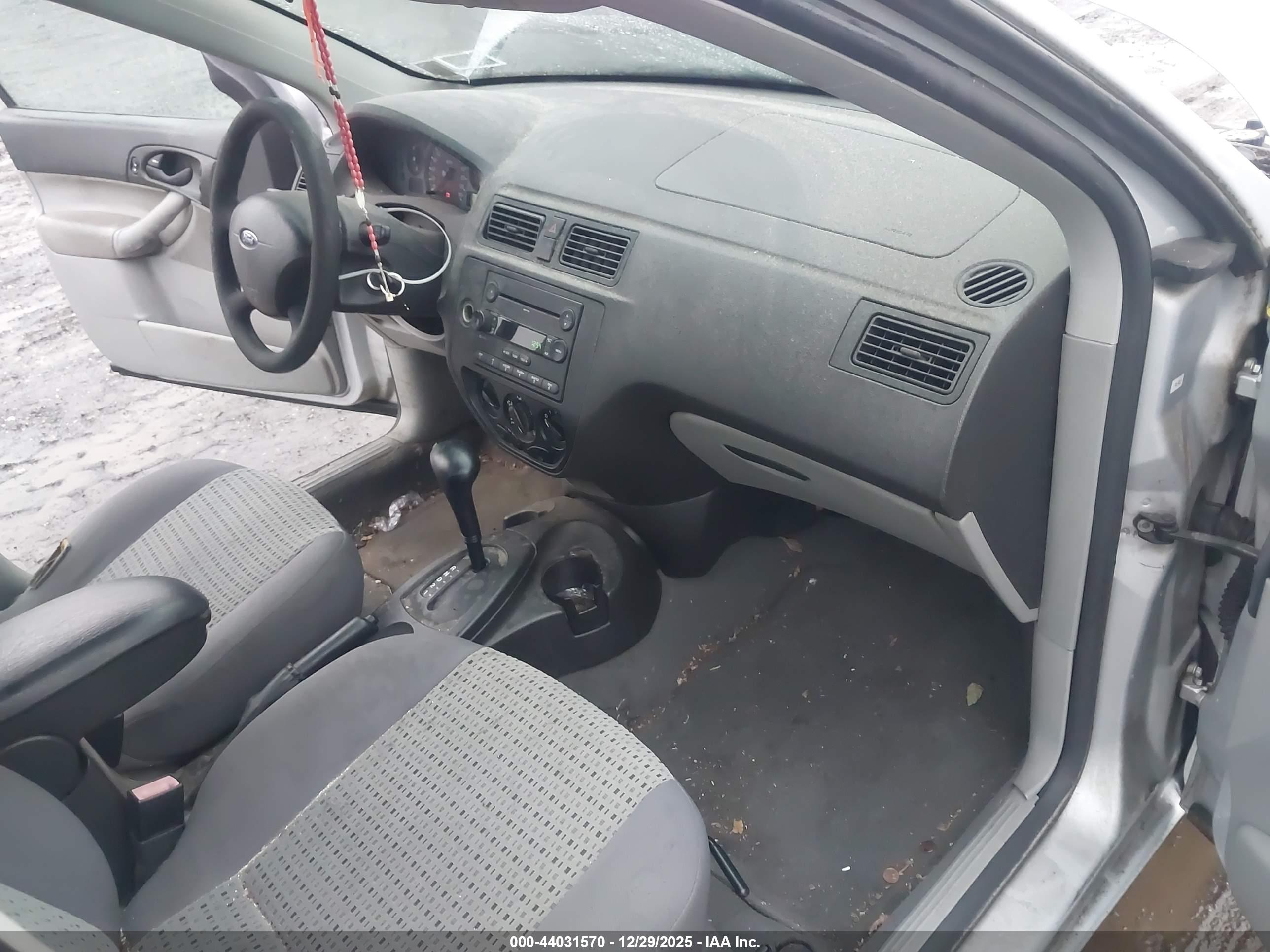 FORD FOCUS image 5