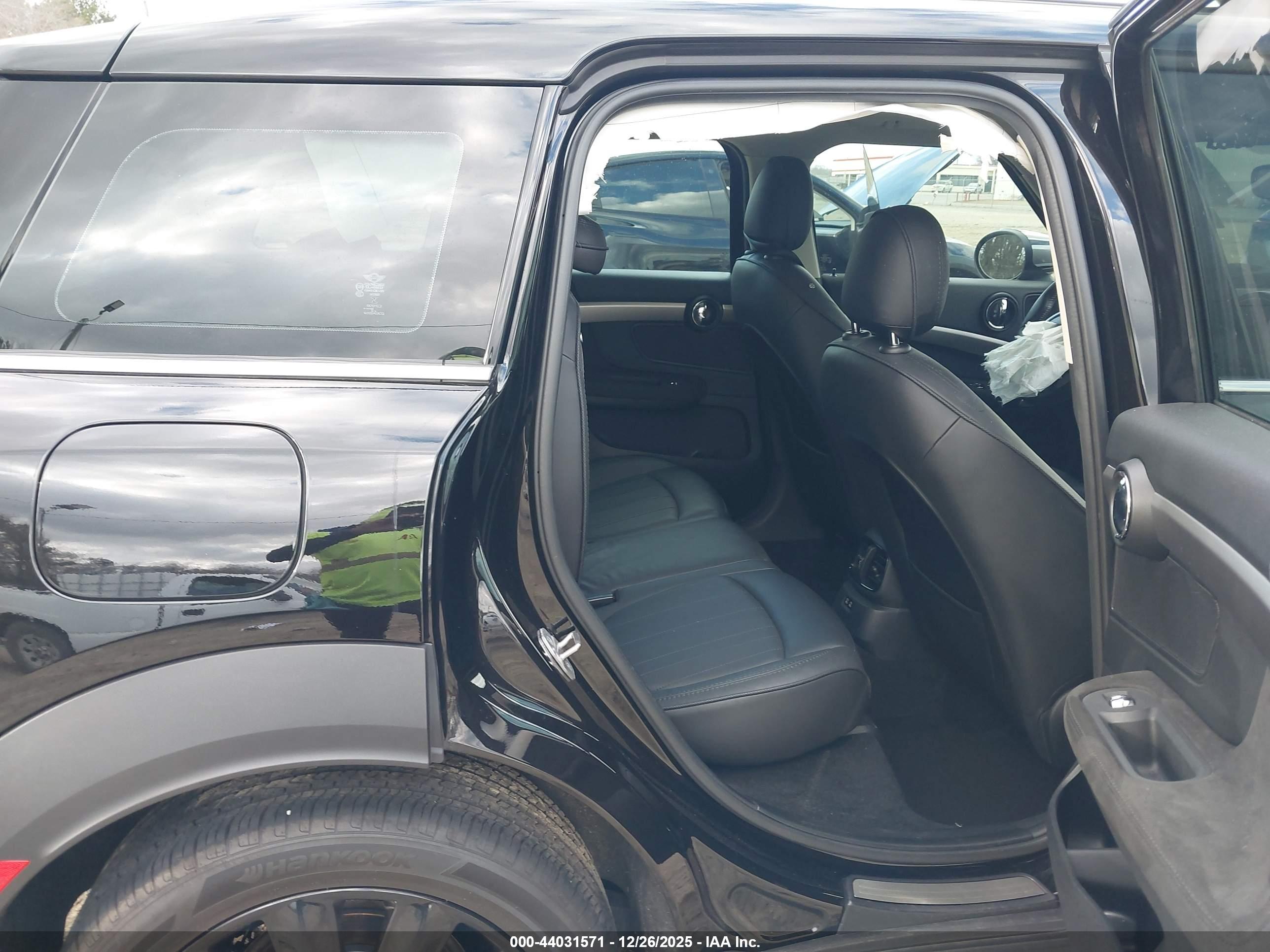 MINI COUNTRYMAN image 8