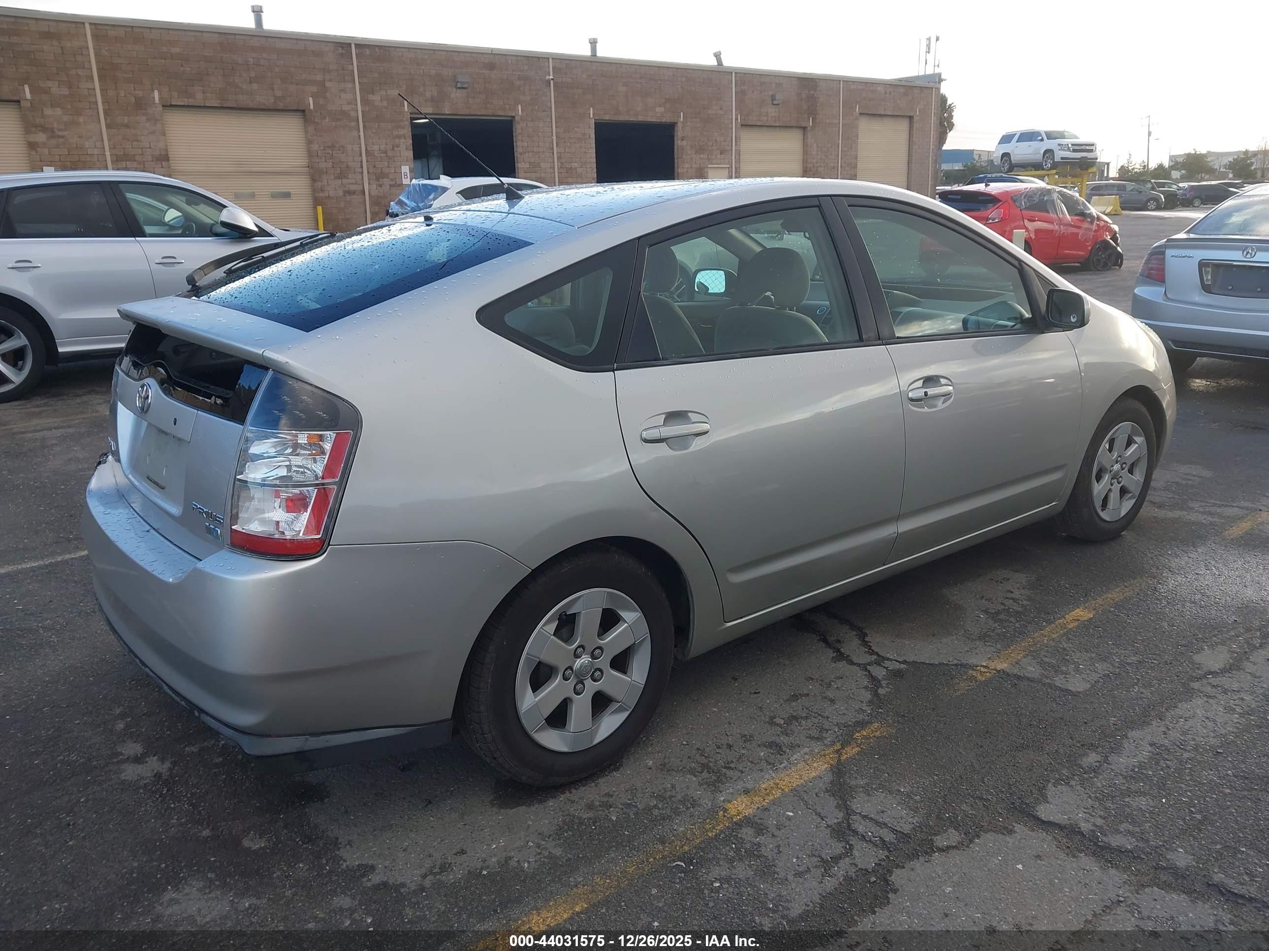 TOYOTA PRIUS image 4