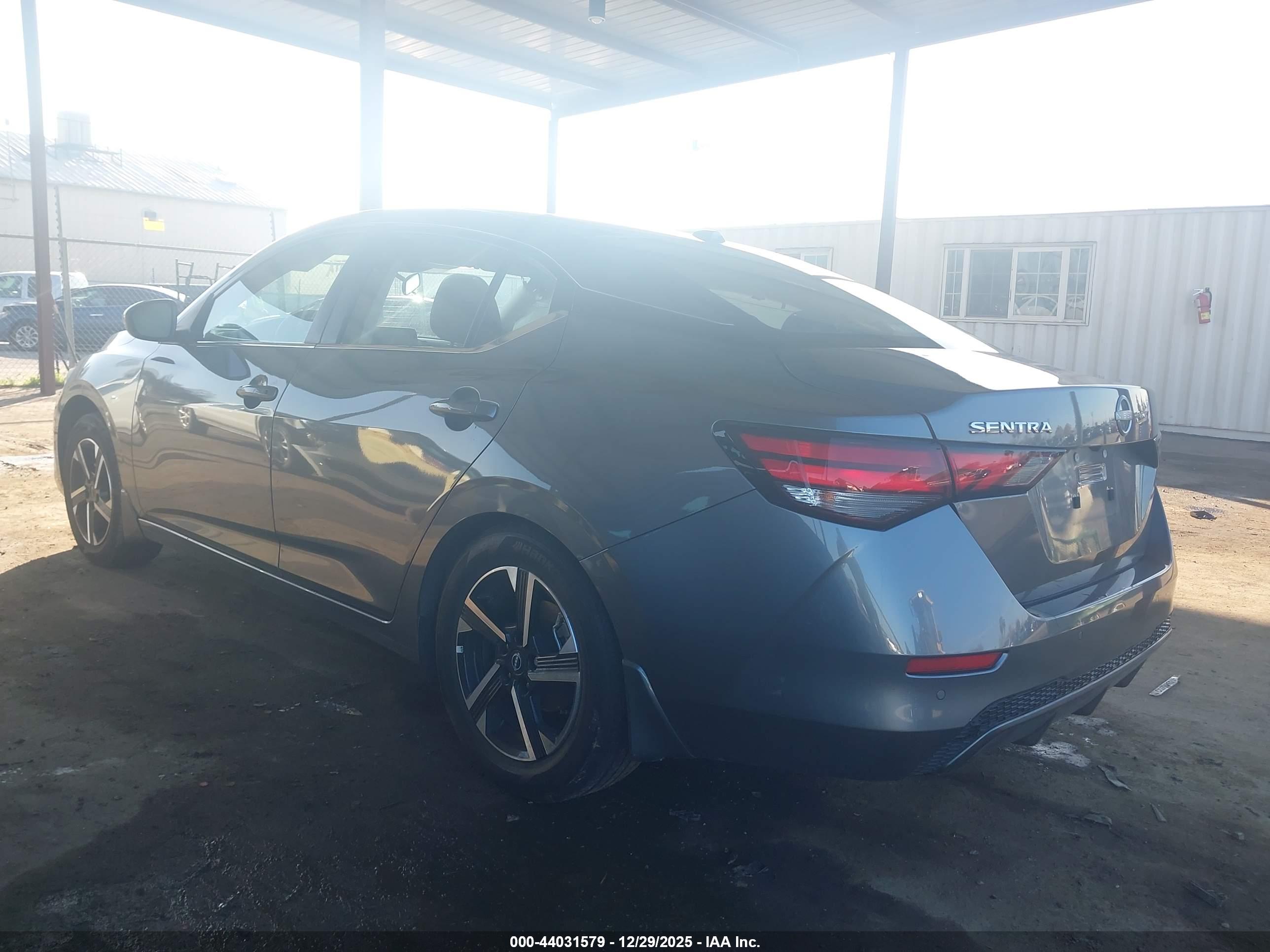 NISSAN SENTRA image 3