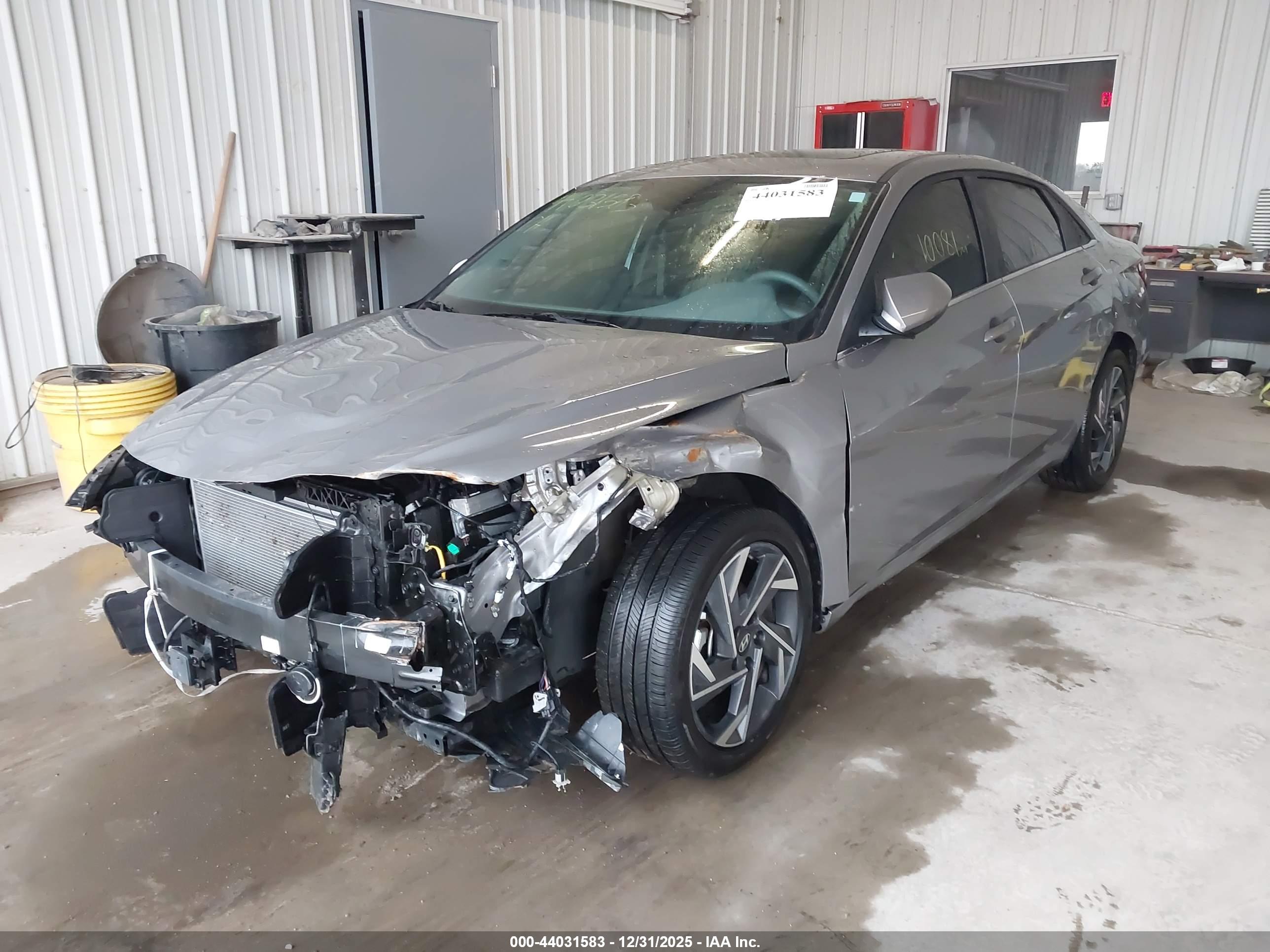 HYUNDAI ELANTRA image 6
