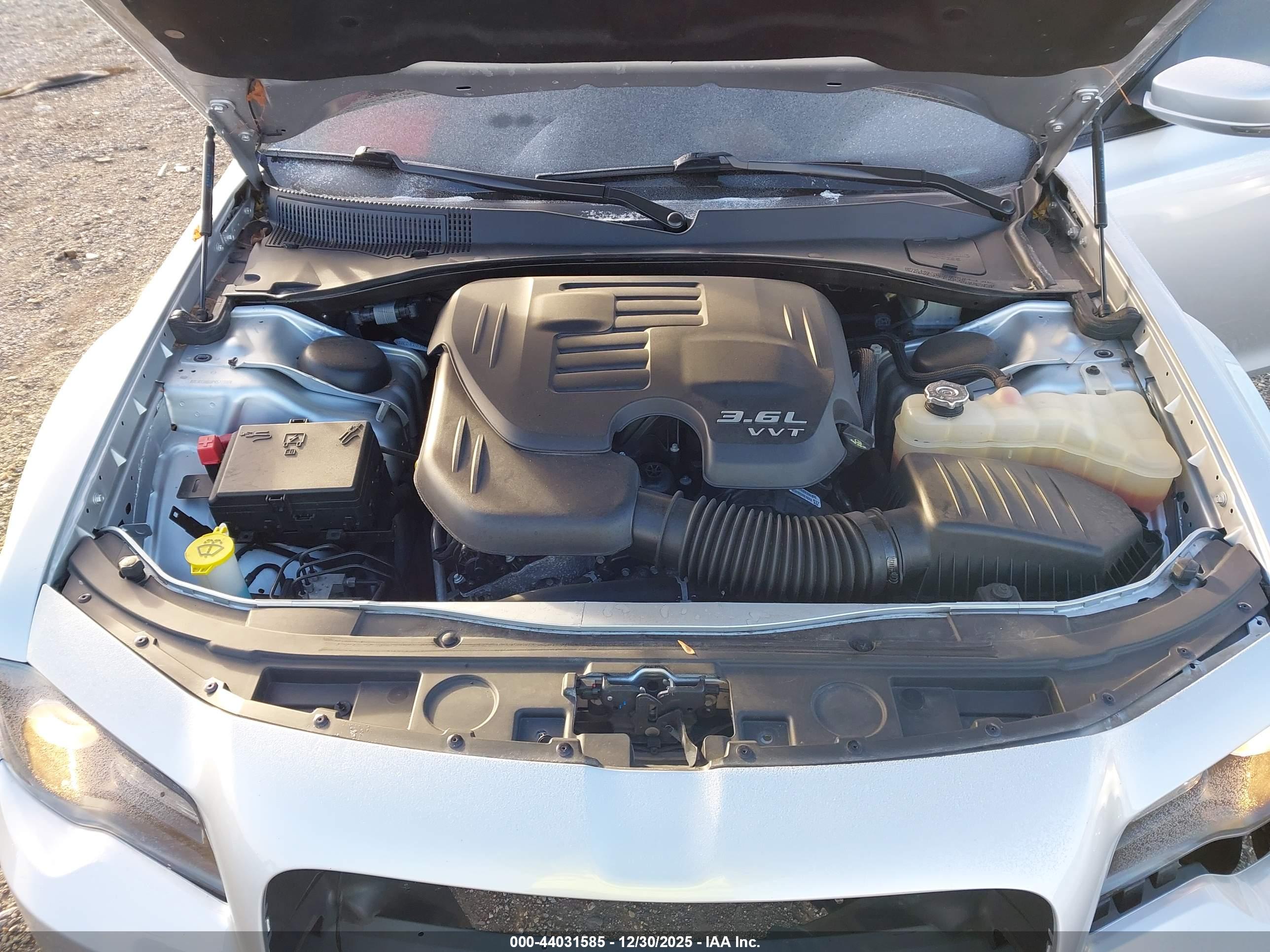 CHRYSLER 300 image 10
