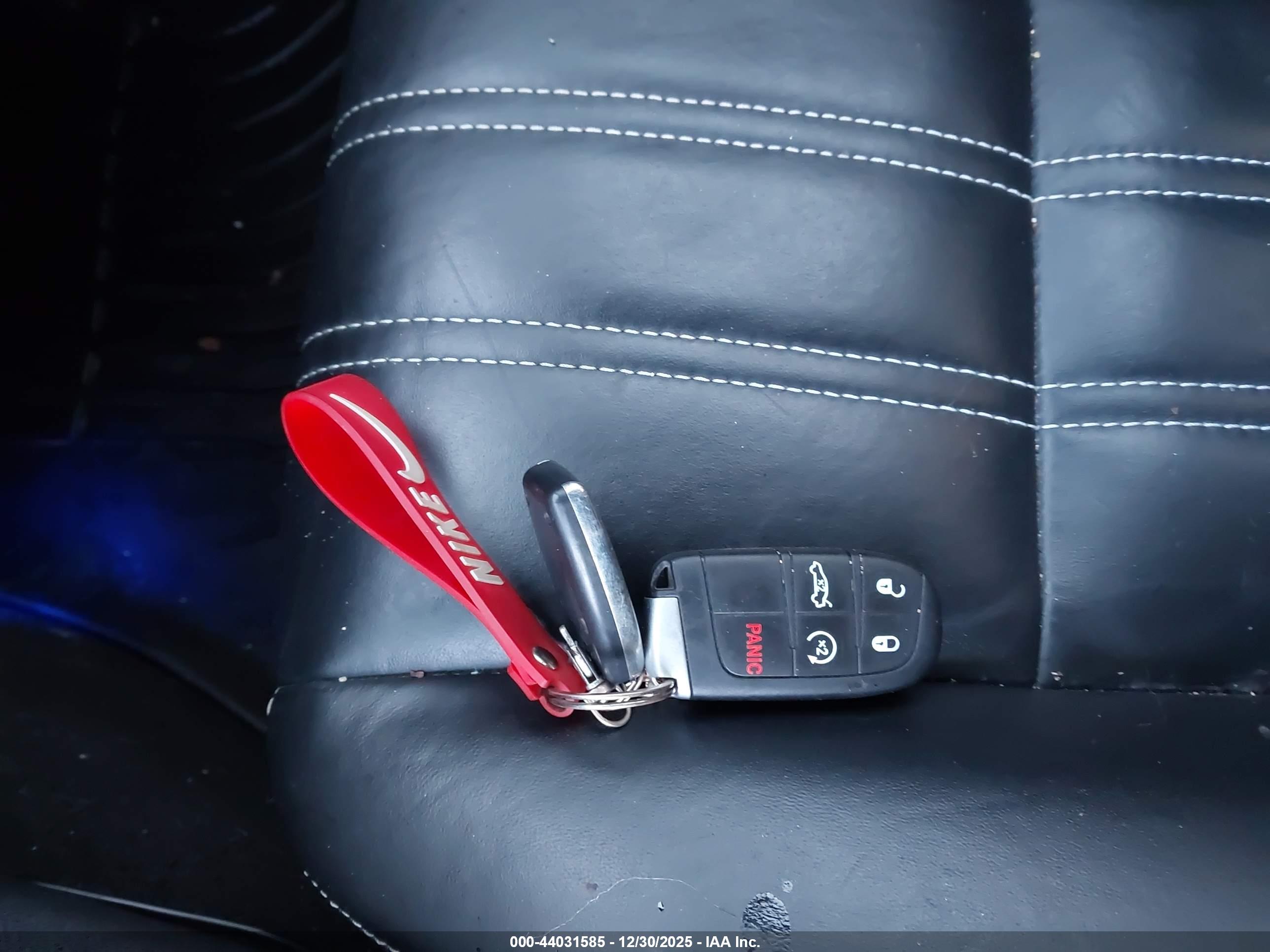 CHRYSLER 300 image 11