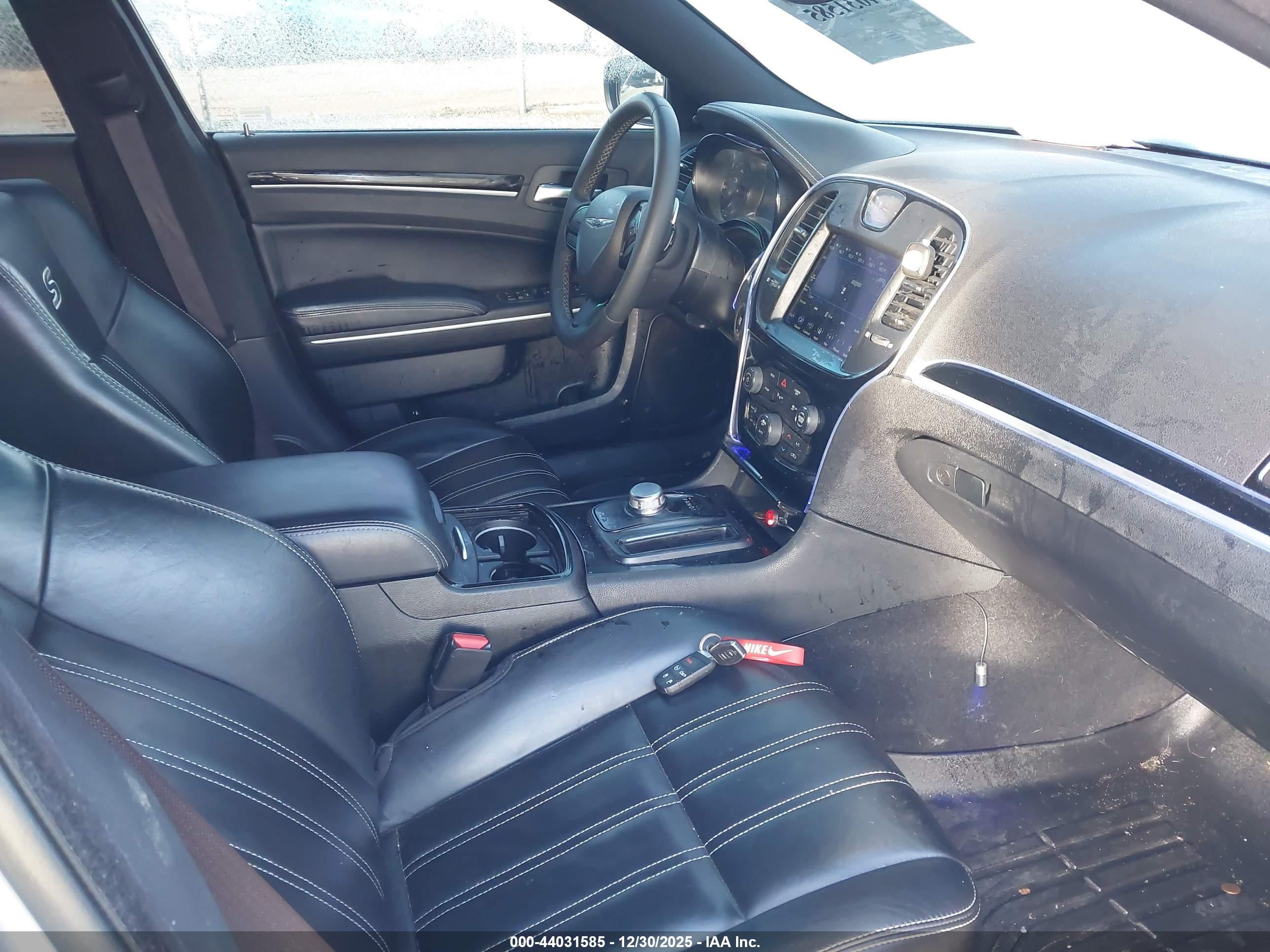 CHRYSLER 300 image 5