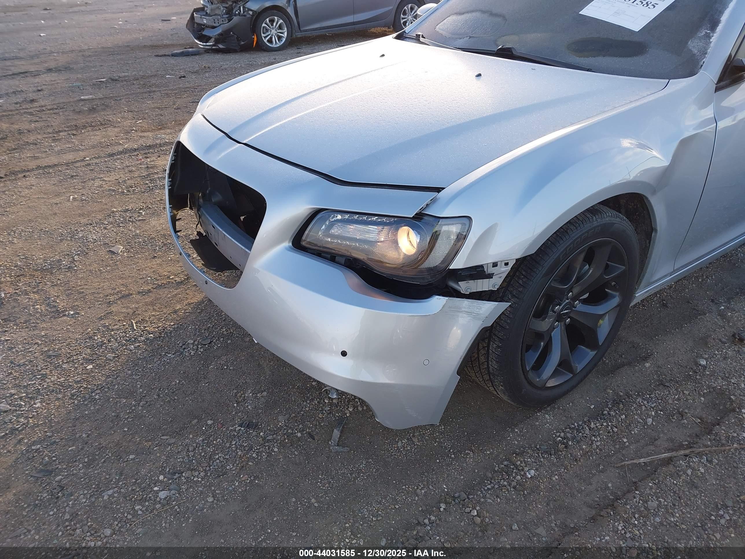 CHRYSLER 300 image 6