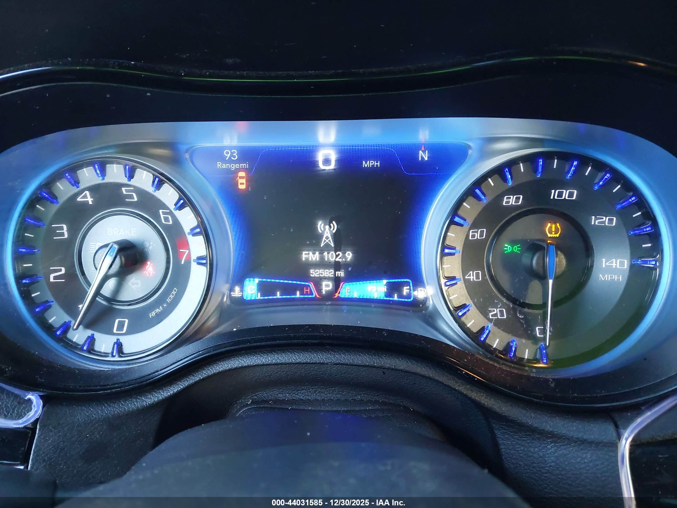 CHRYSLER 300 image 7