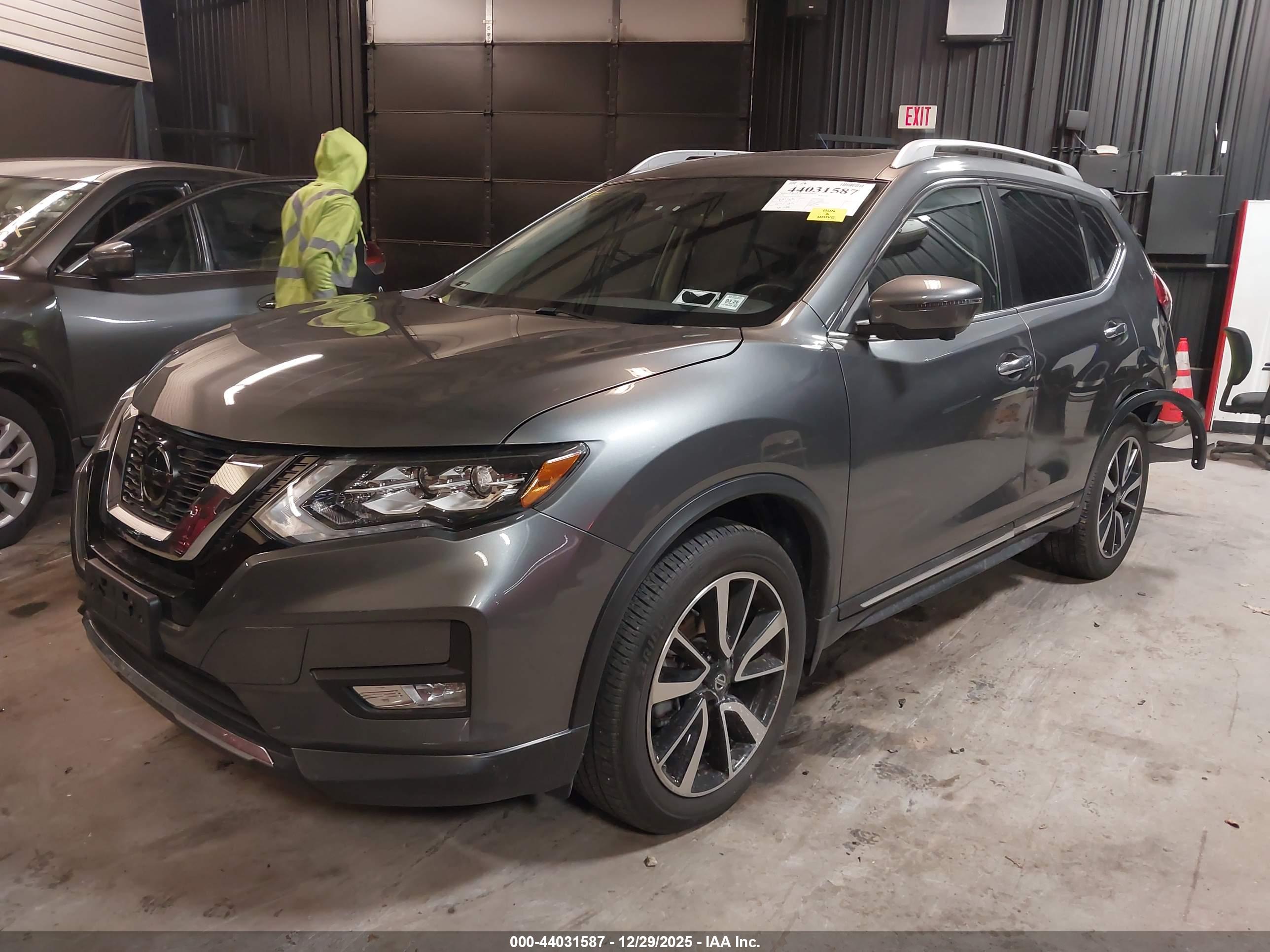 NISSAN ROGUE image 2