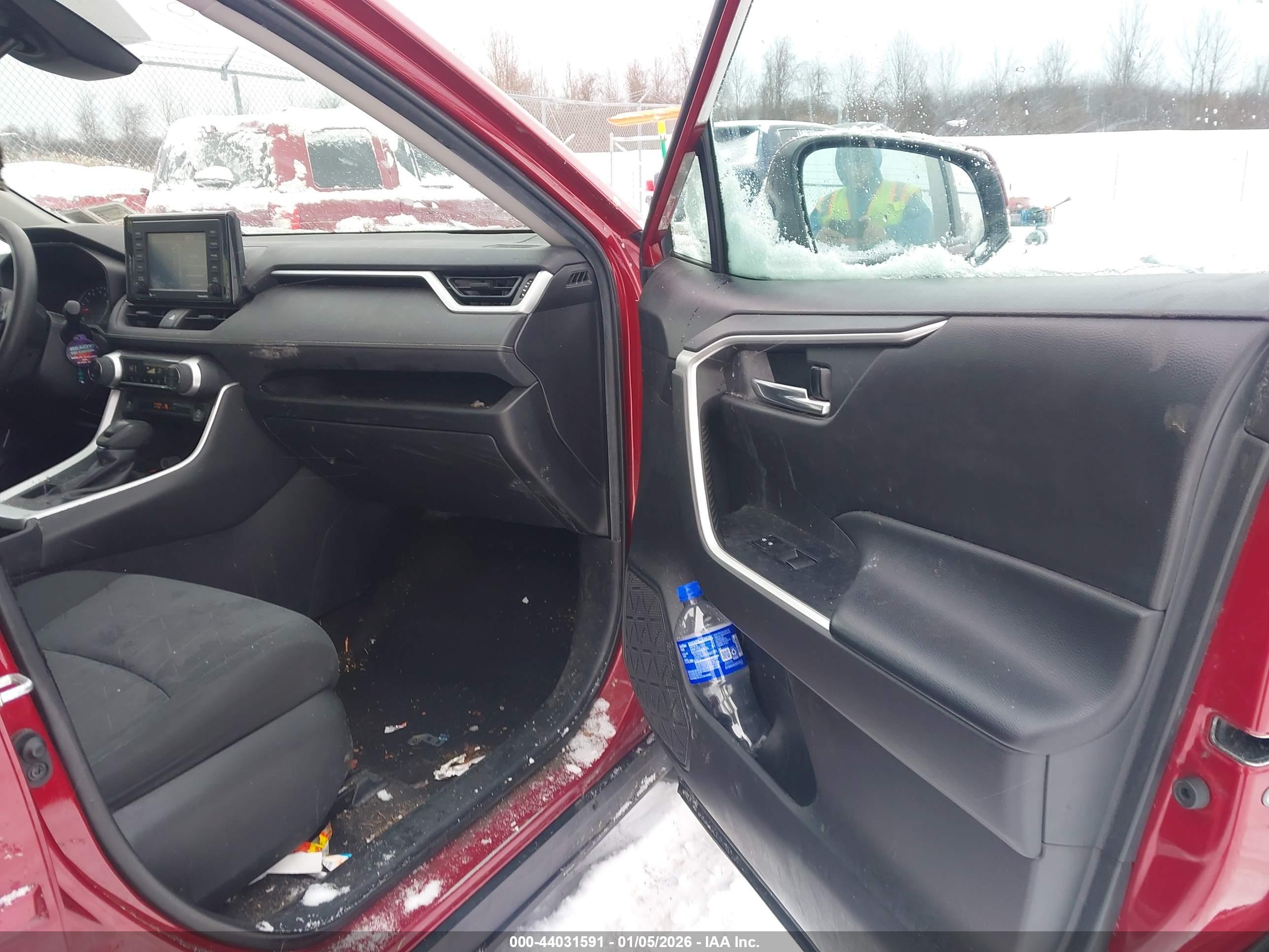 TOYOTA RAV4 image 5