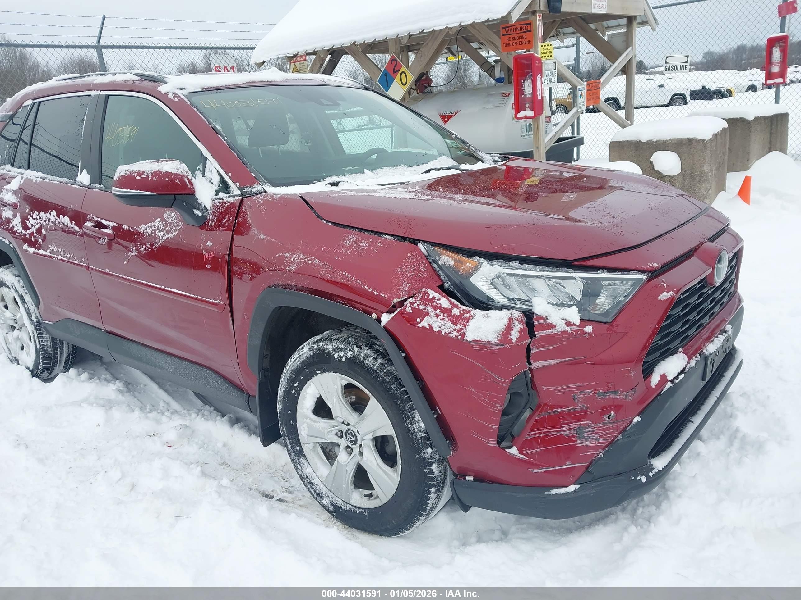TOYOTA RAV4 image 6
