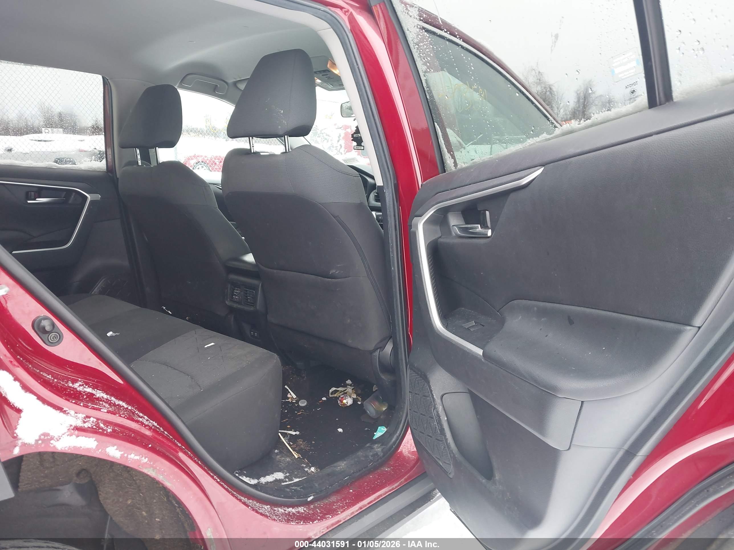 TOYOTA RAV4 image 8