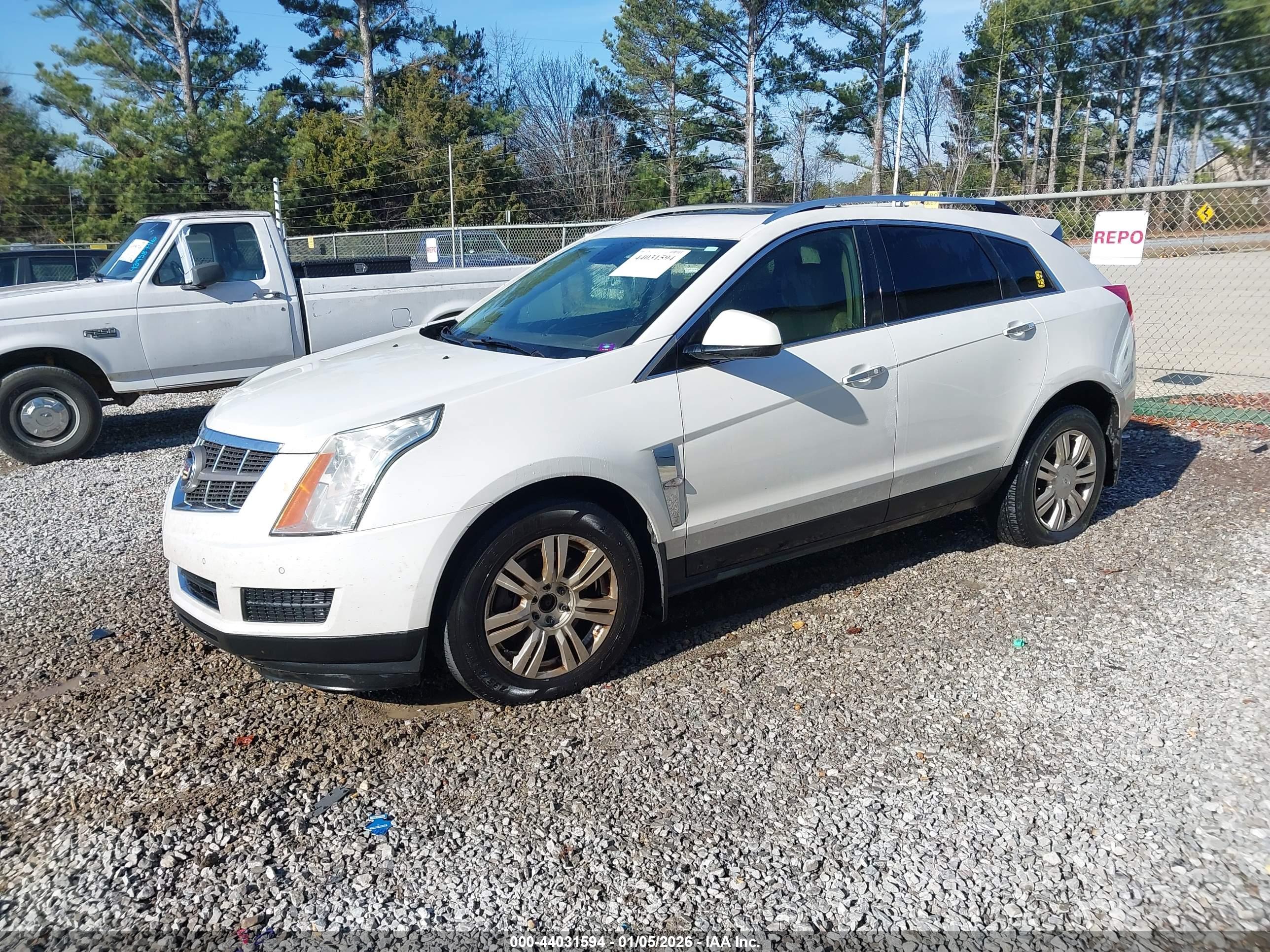 CADILLAC SRX image 2