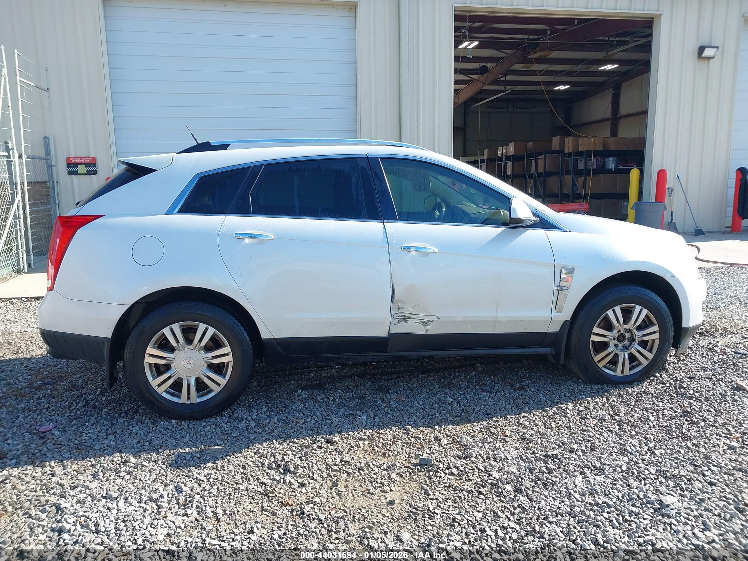 CADILLAC SRX image 6