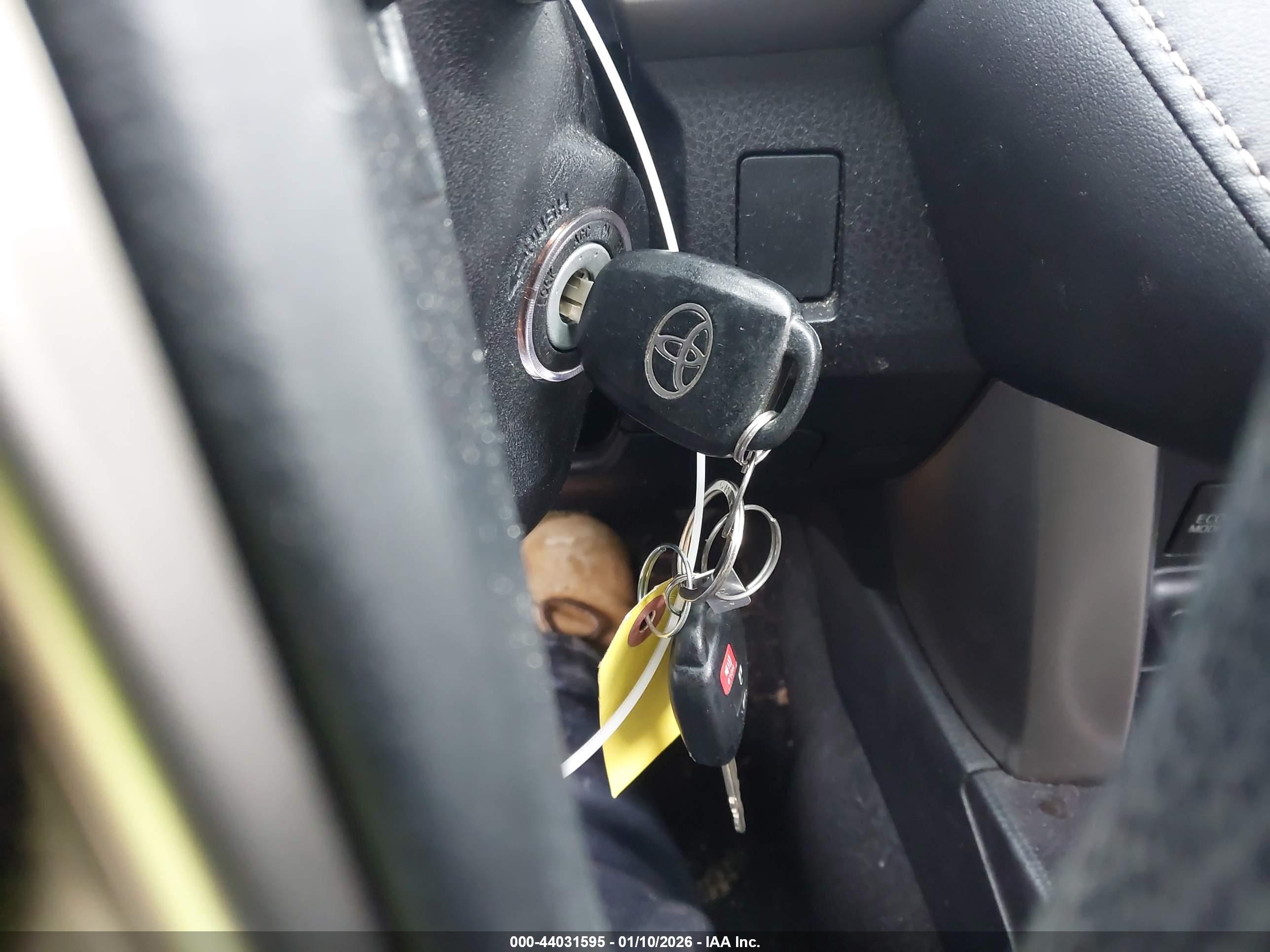 TOYOTA RAV4 image 11