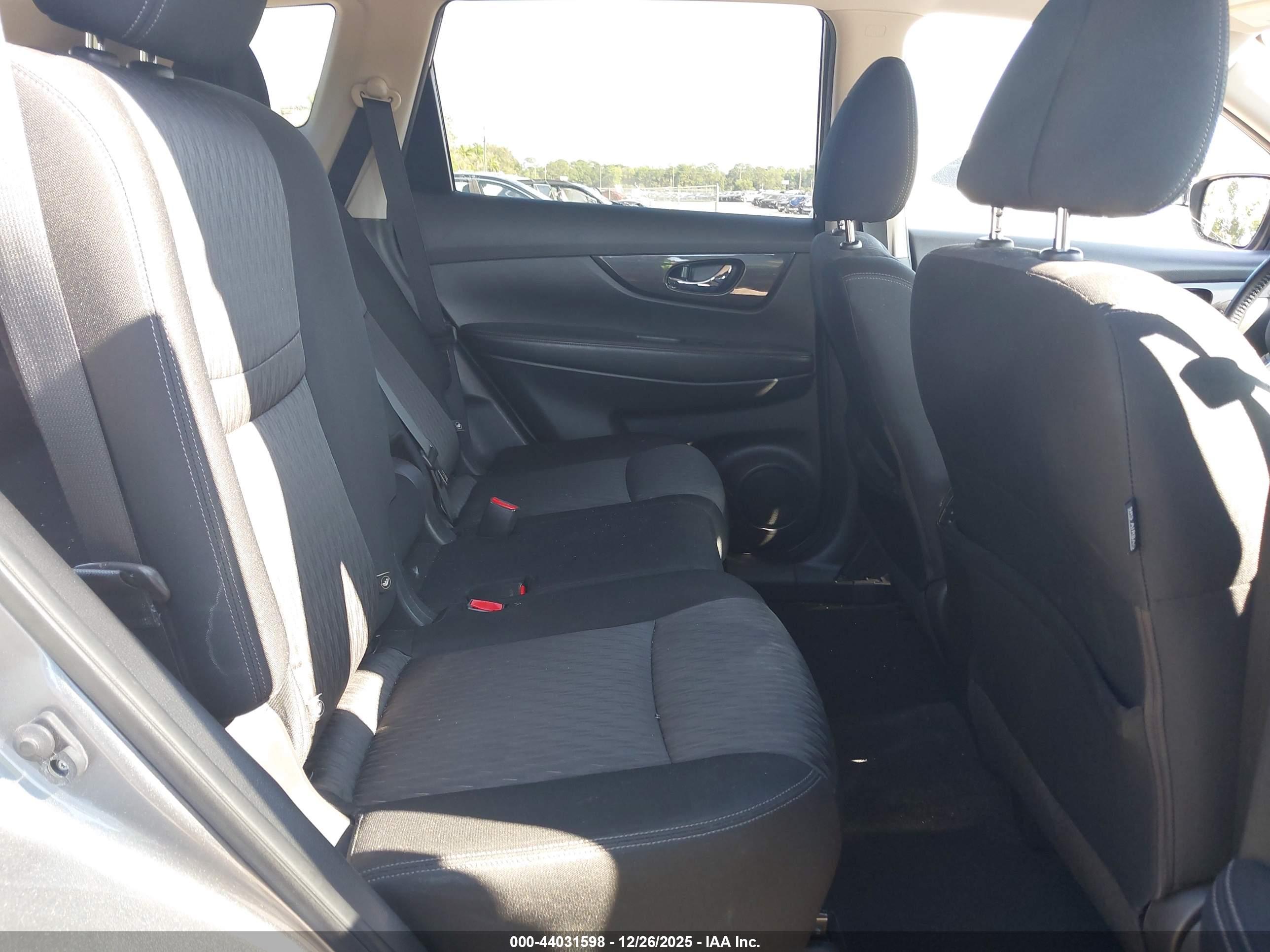NISSAN ROGUE image 8
