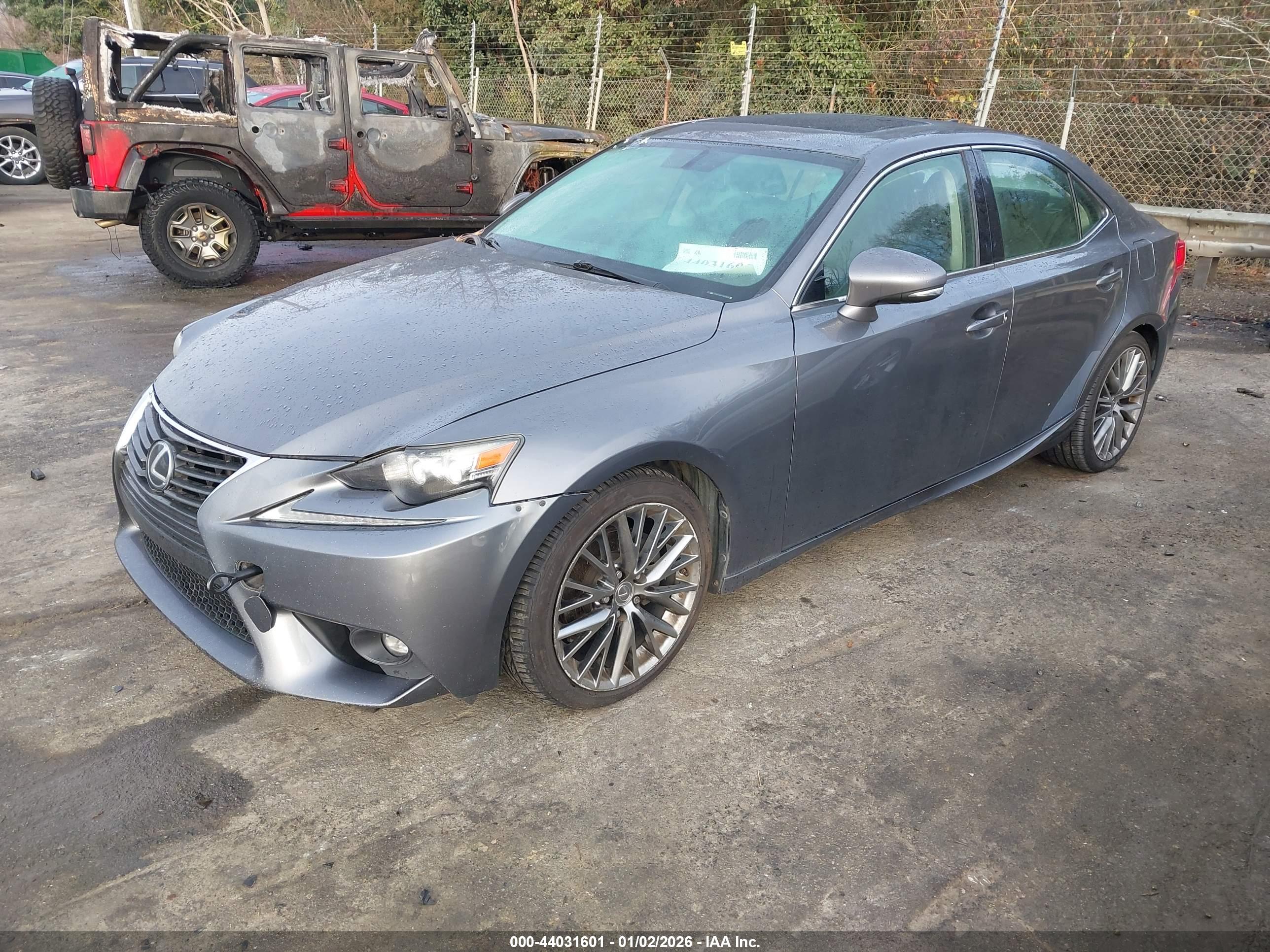 LEXUS IS image 2