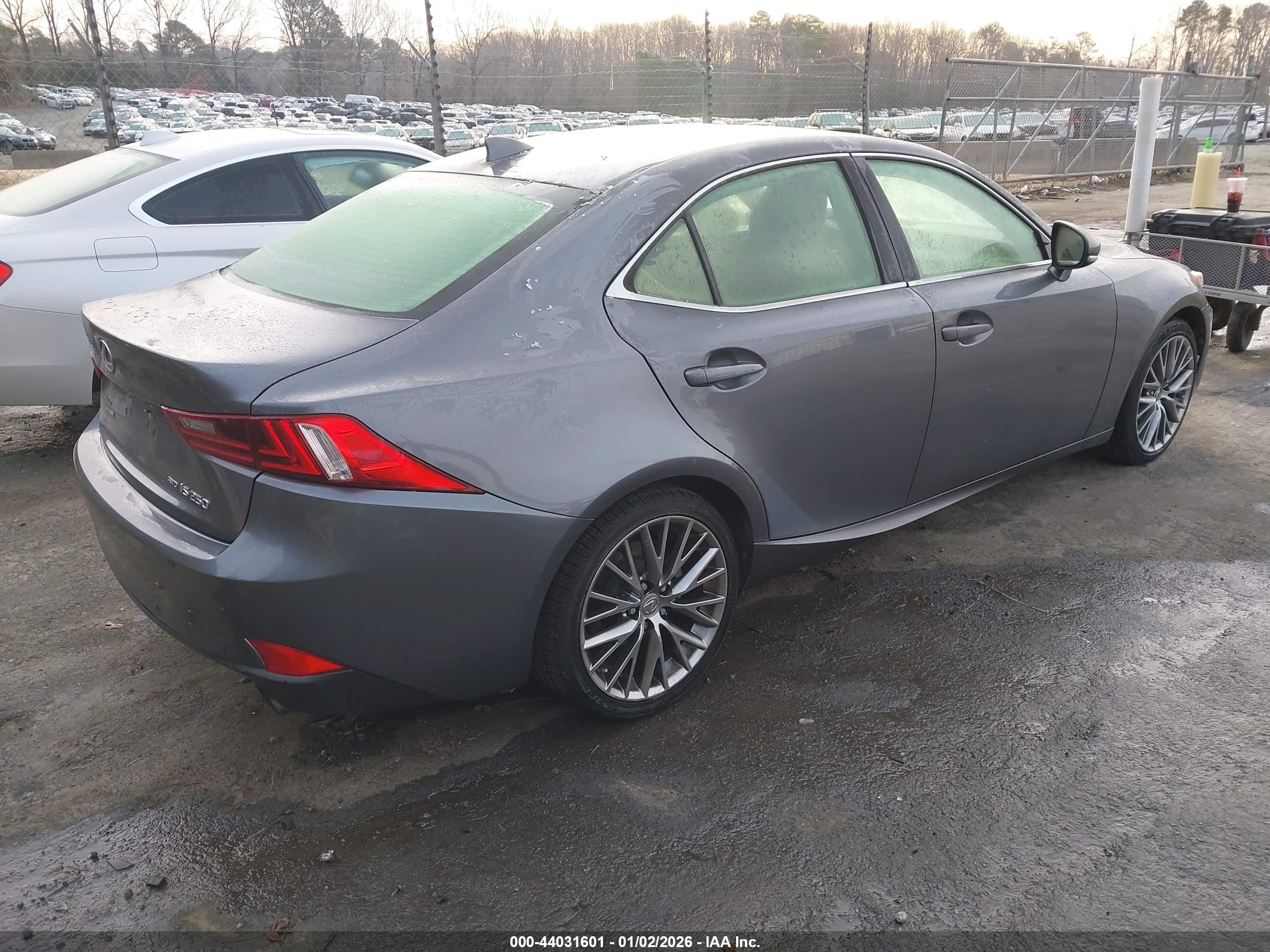 LEXUS IS image 4