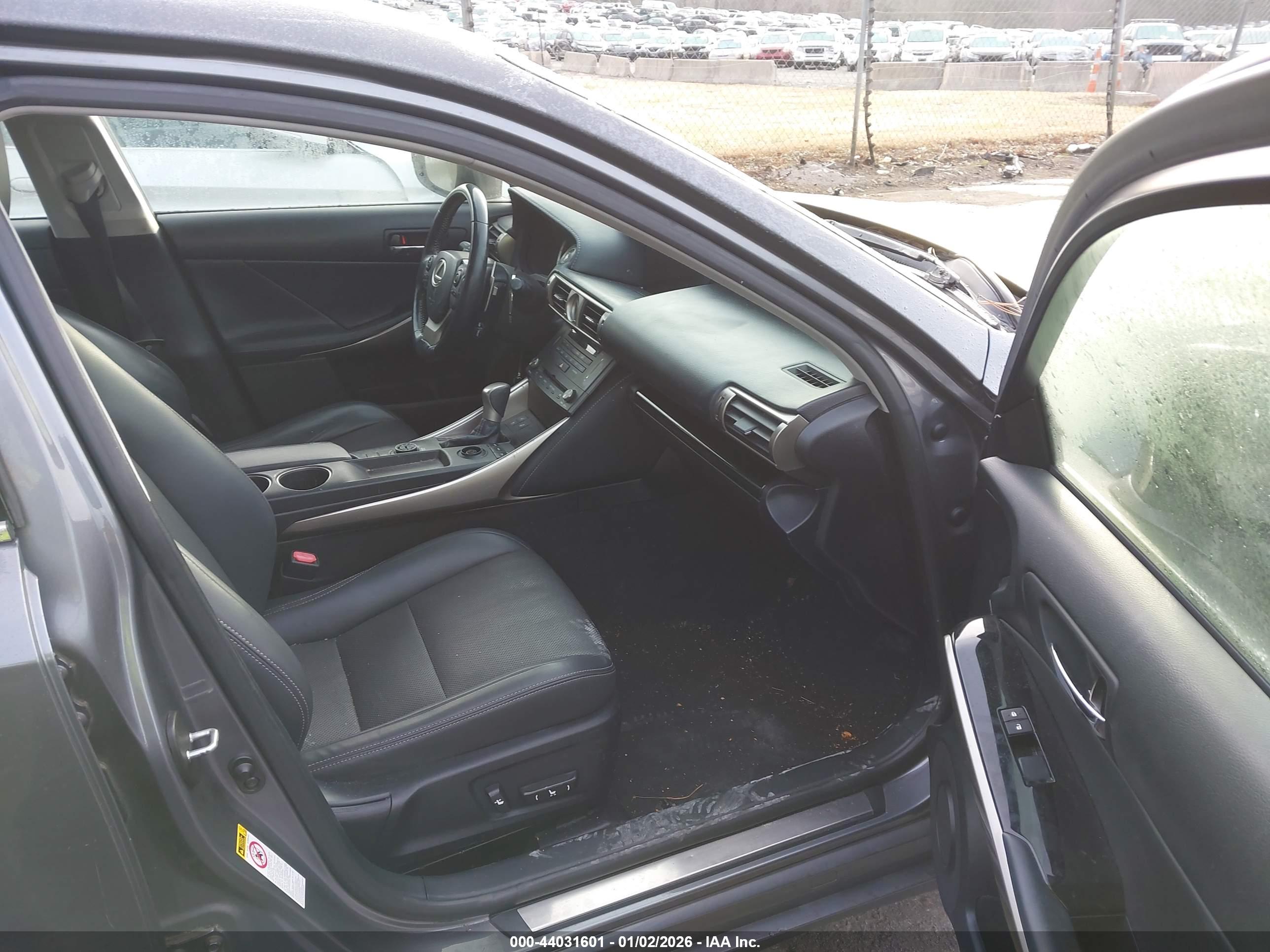 LEXUS IS image 5