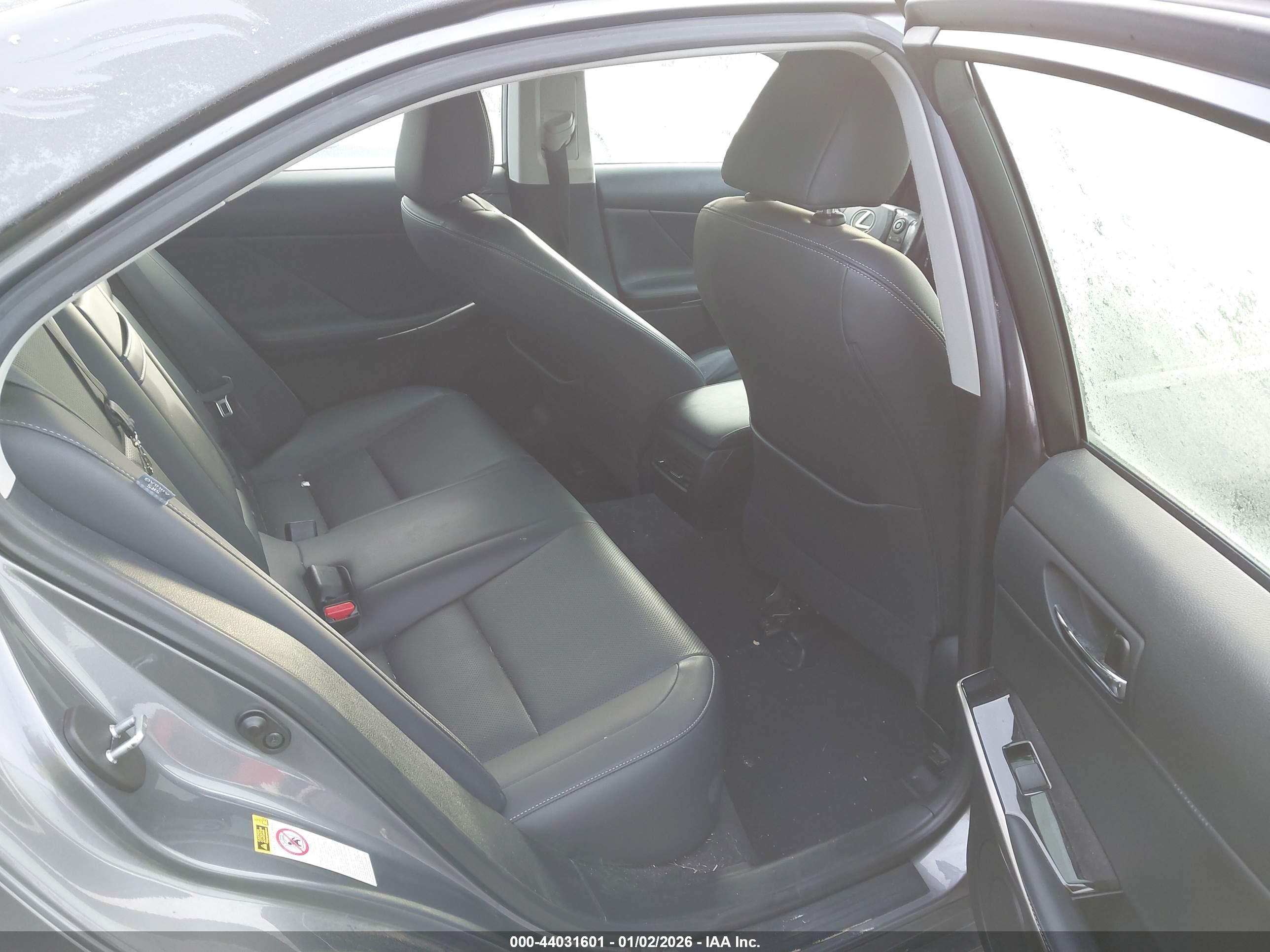 LEXUS IS image 8