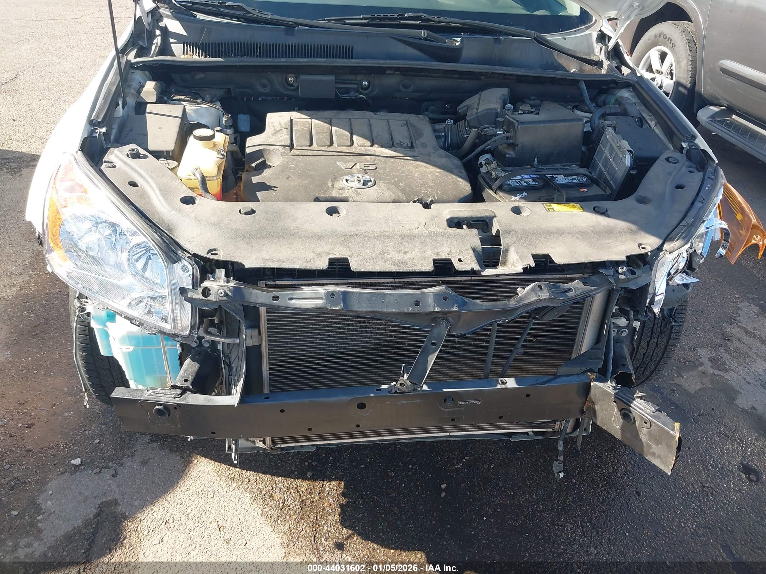 TOYOTA RAV4 image 10