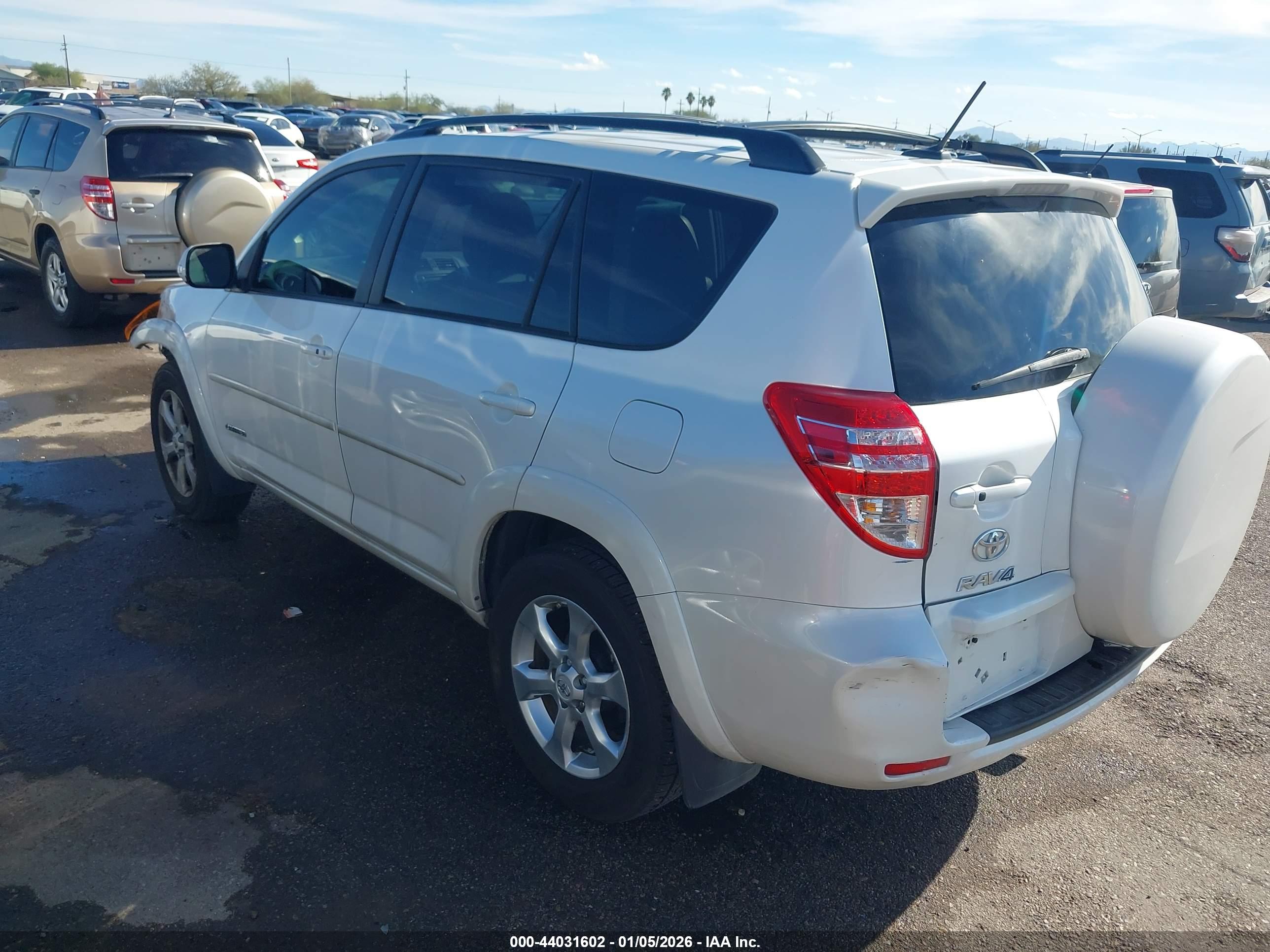 TOYOTA RAV4 image 3