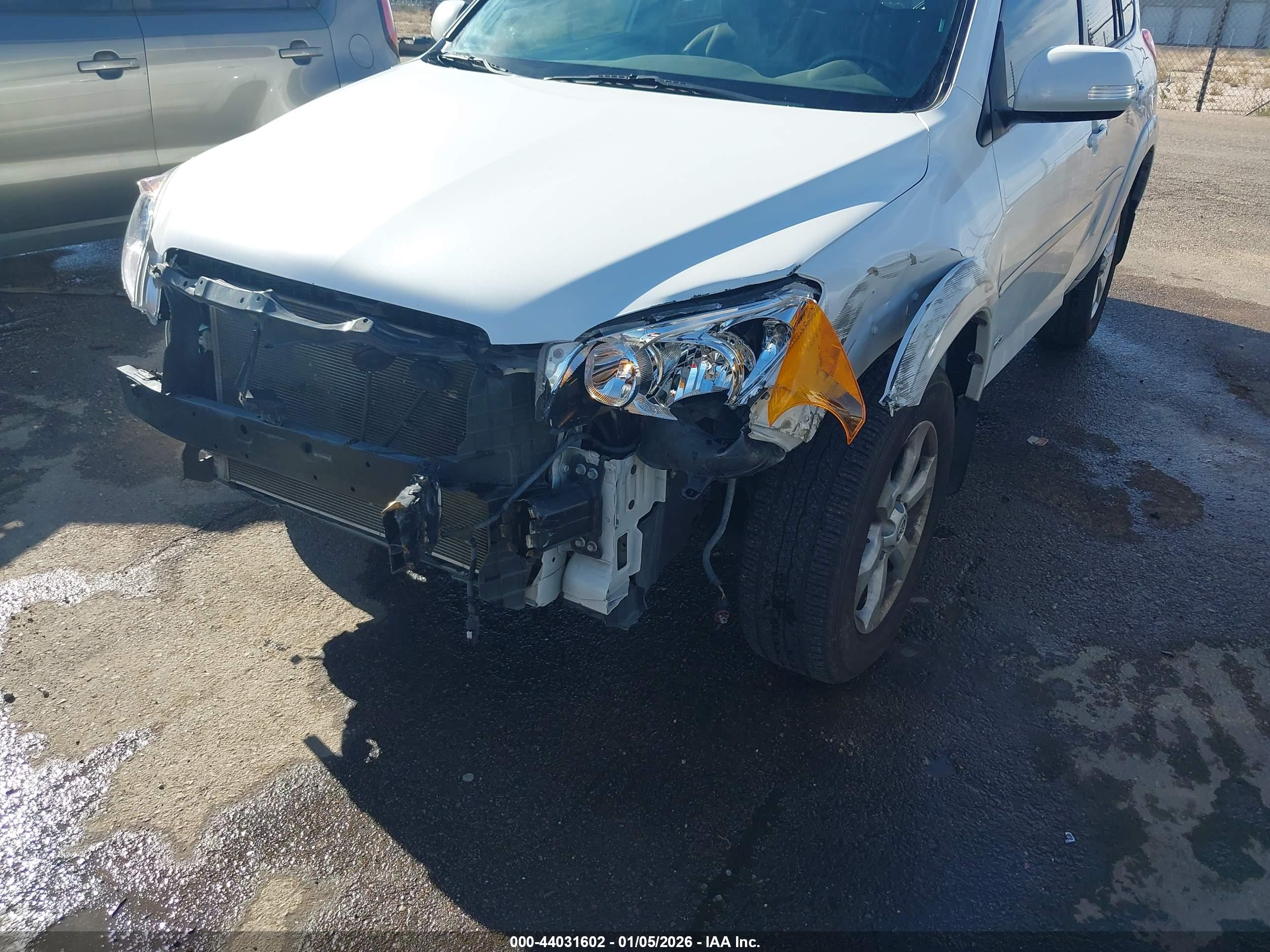 TOYOTA RAV4 image 6