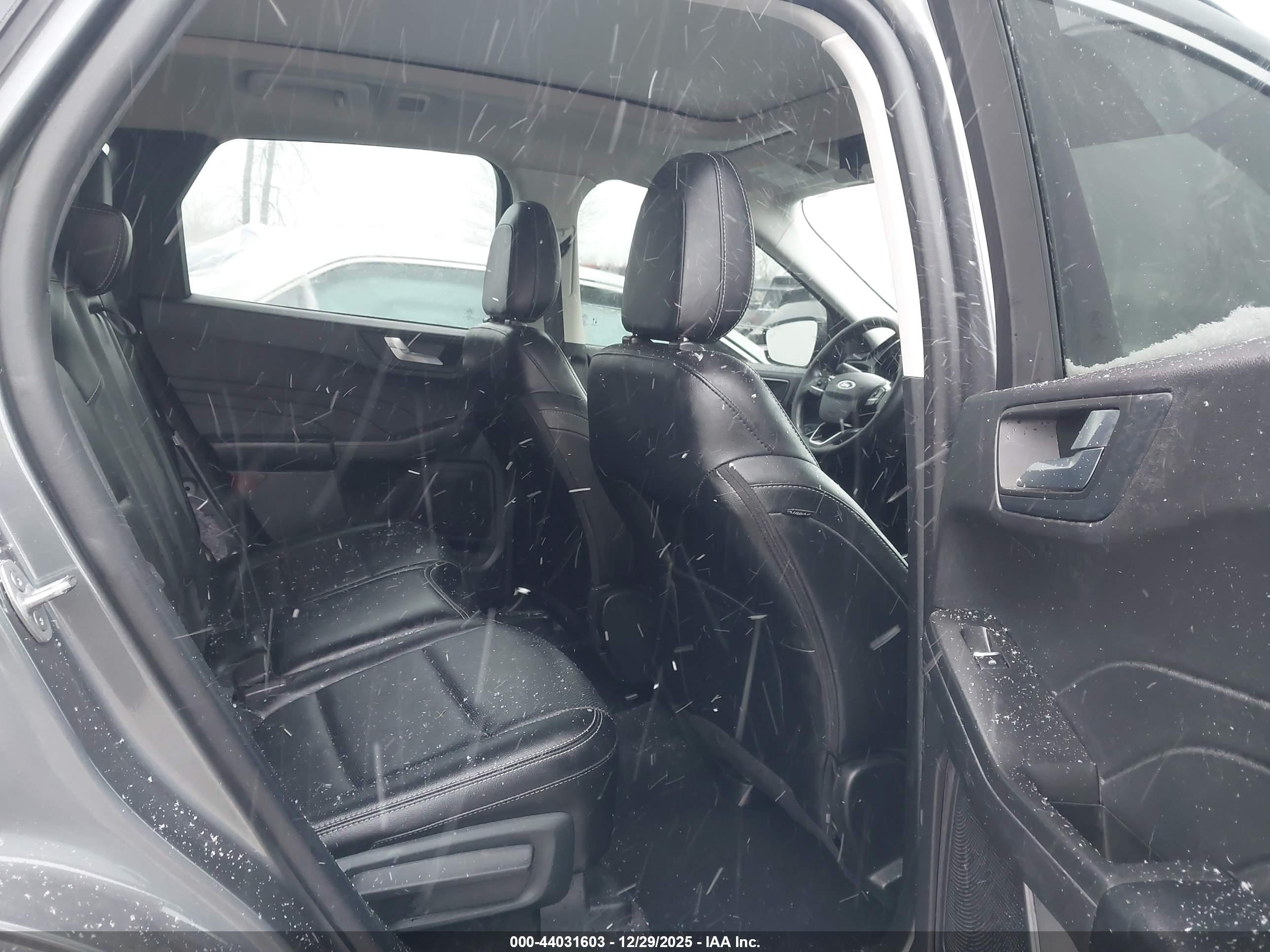 FORD ESCAPE image 8