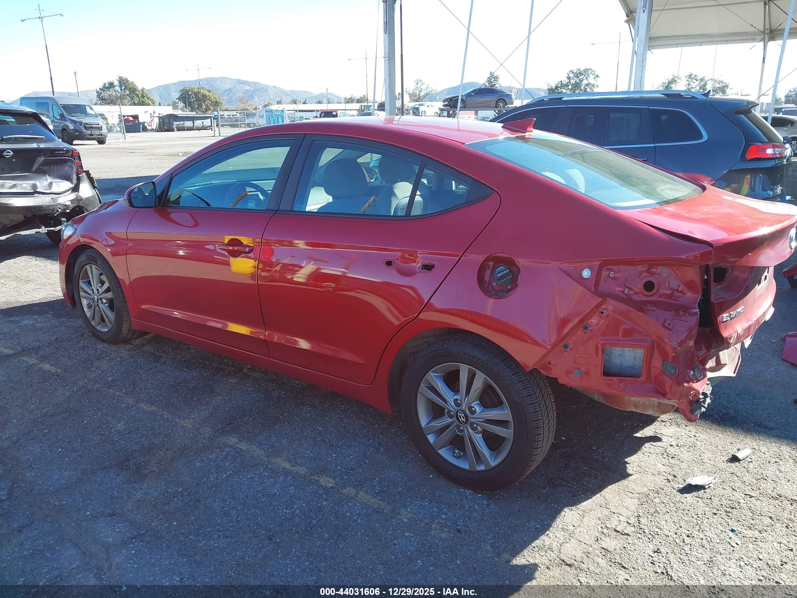 HYUNDAI ELANTRA image 3