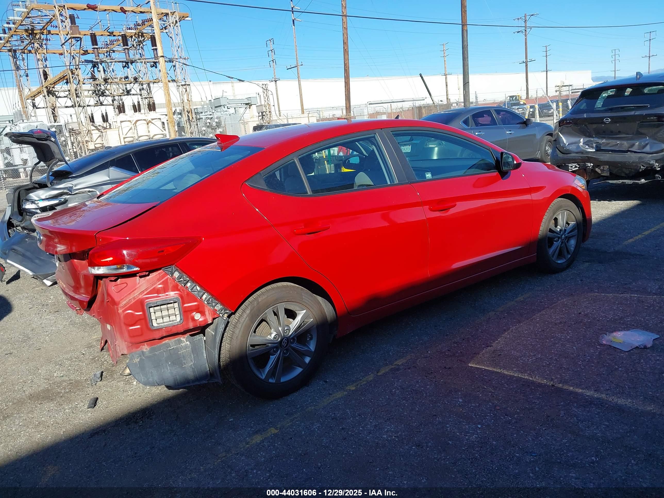 HYUNDAI ELANTRA image 4