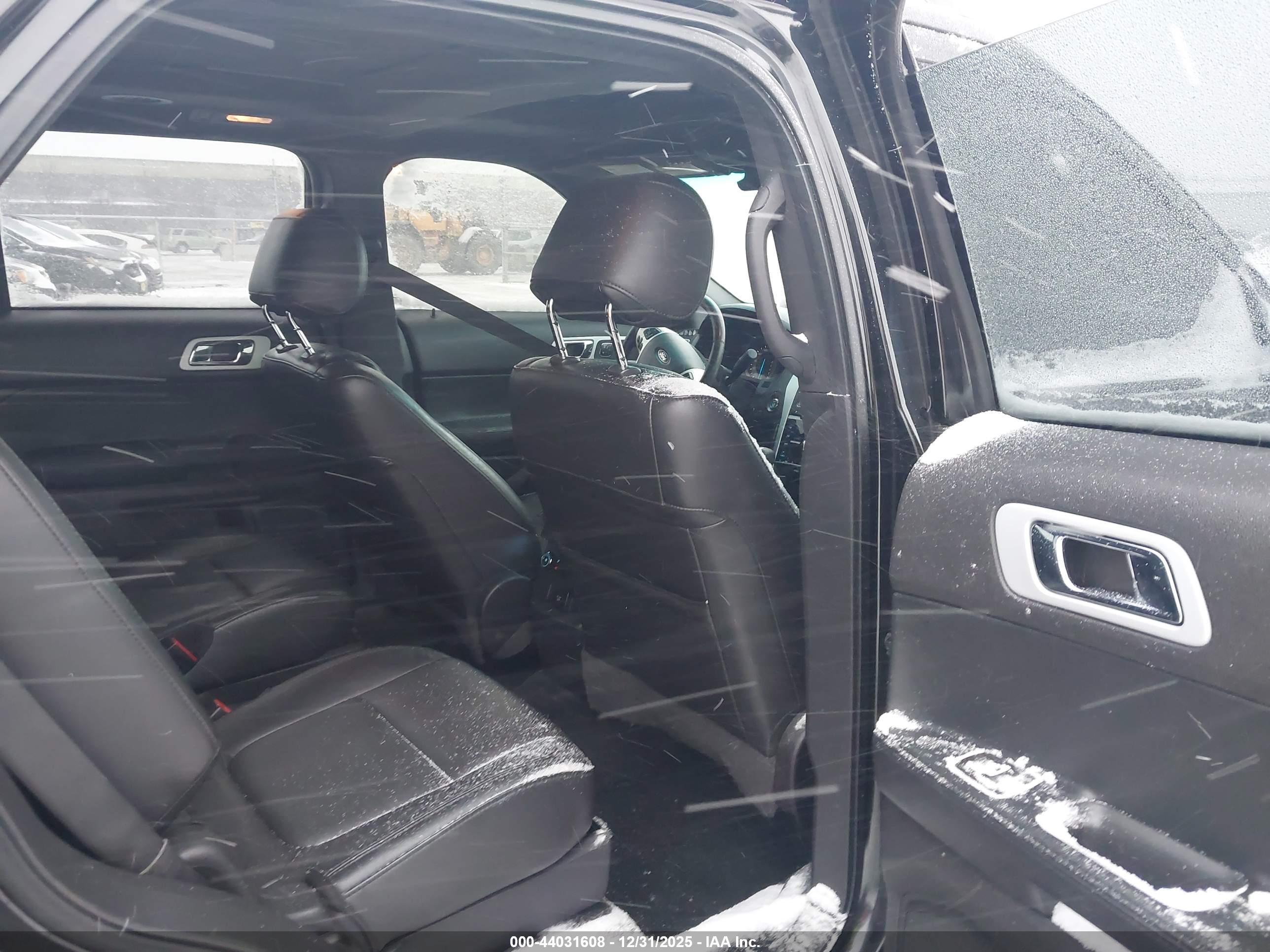 FORD EXPLORER image 8