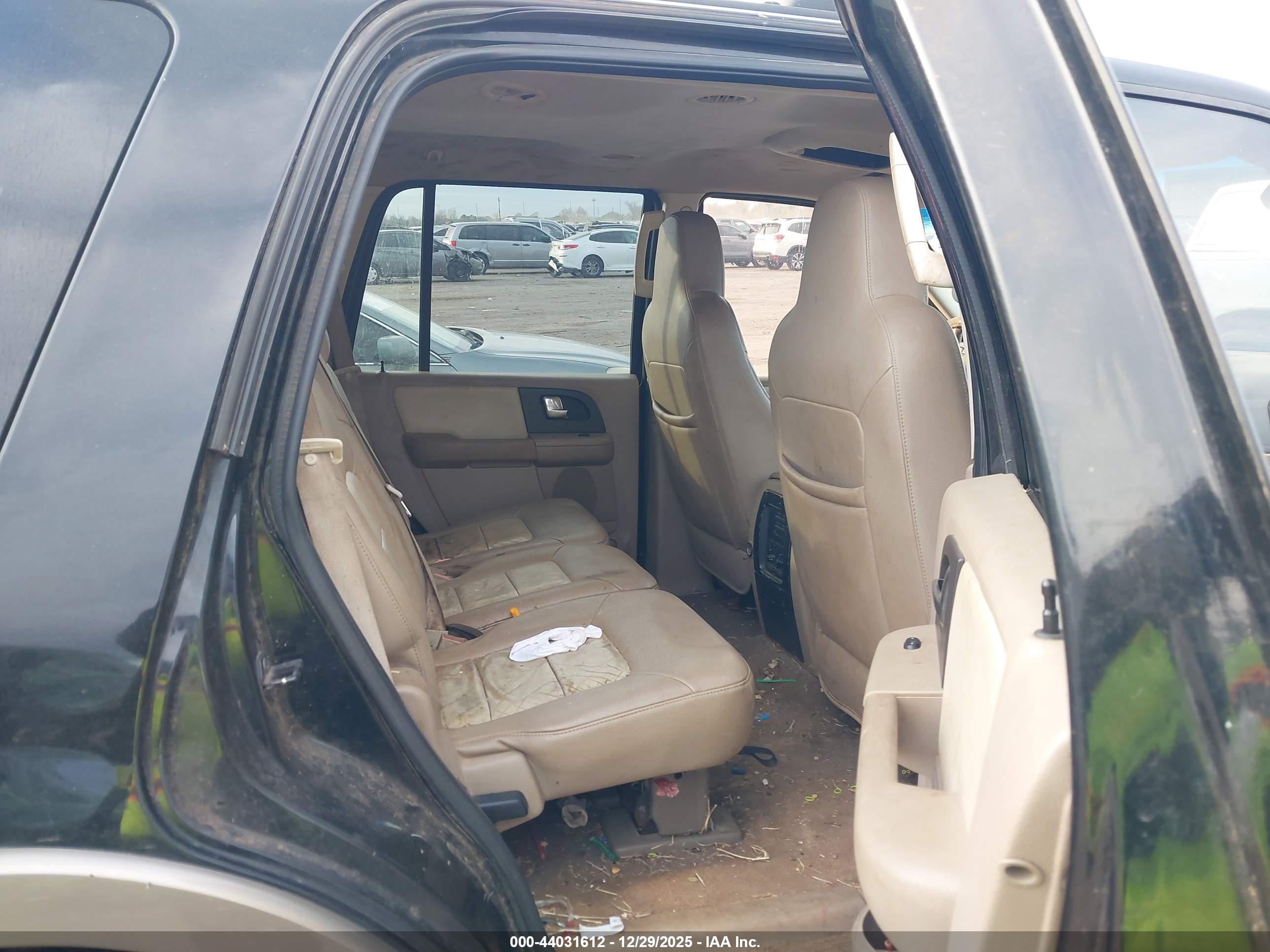 FORD EXPEDITION image 8