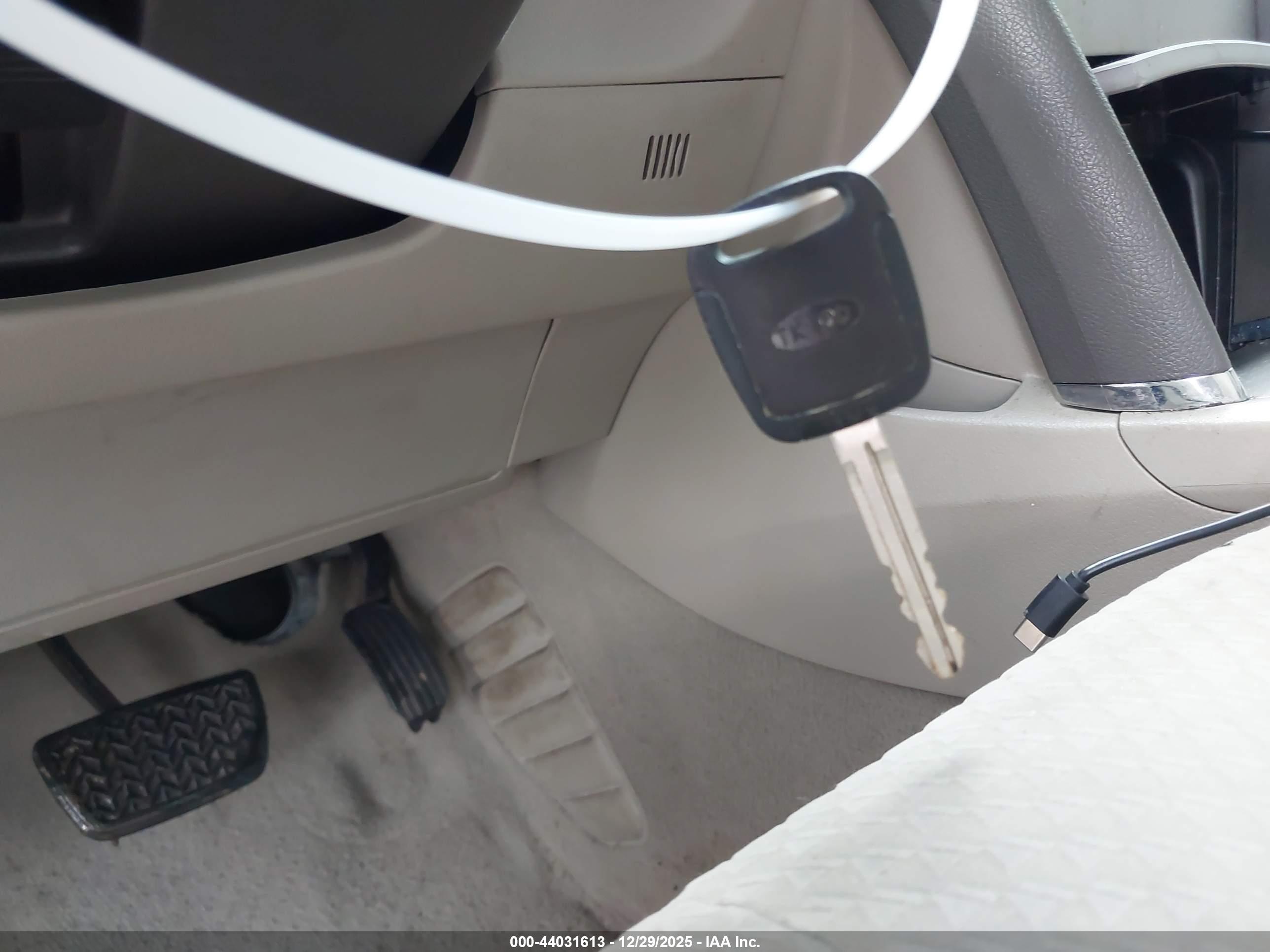 TOYOTA CAMRY image 11