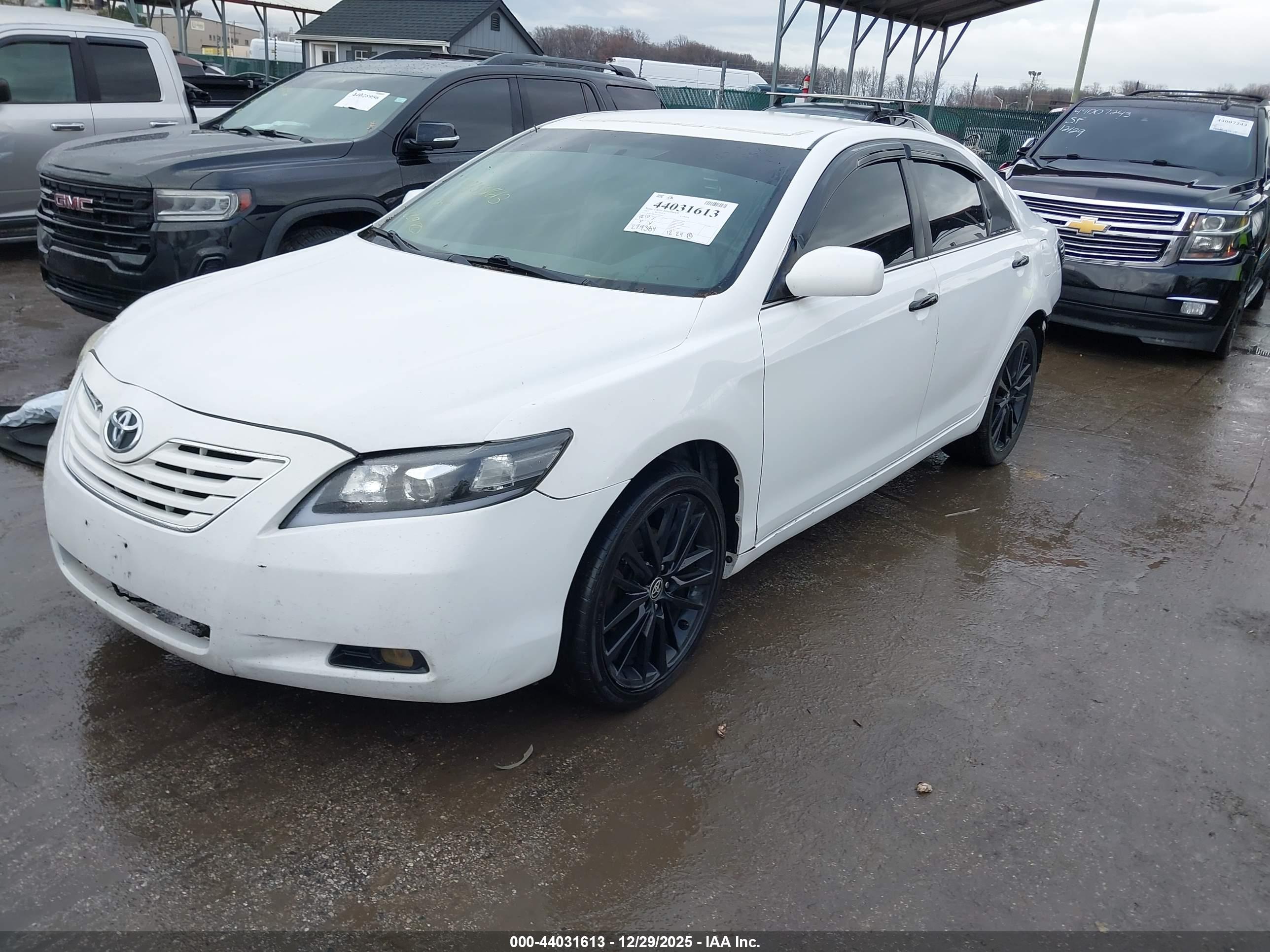 TOYOTA CAMRY image 2