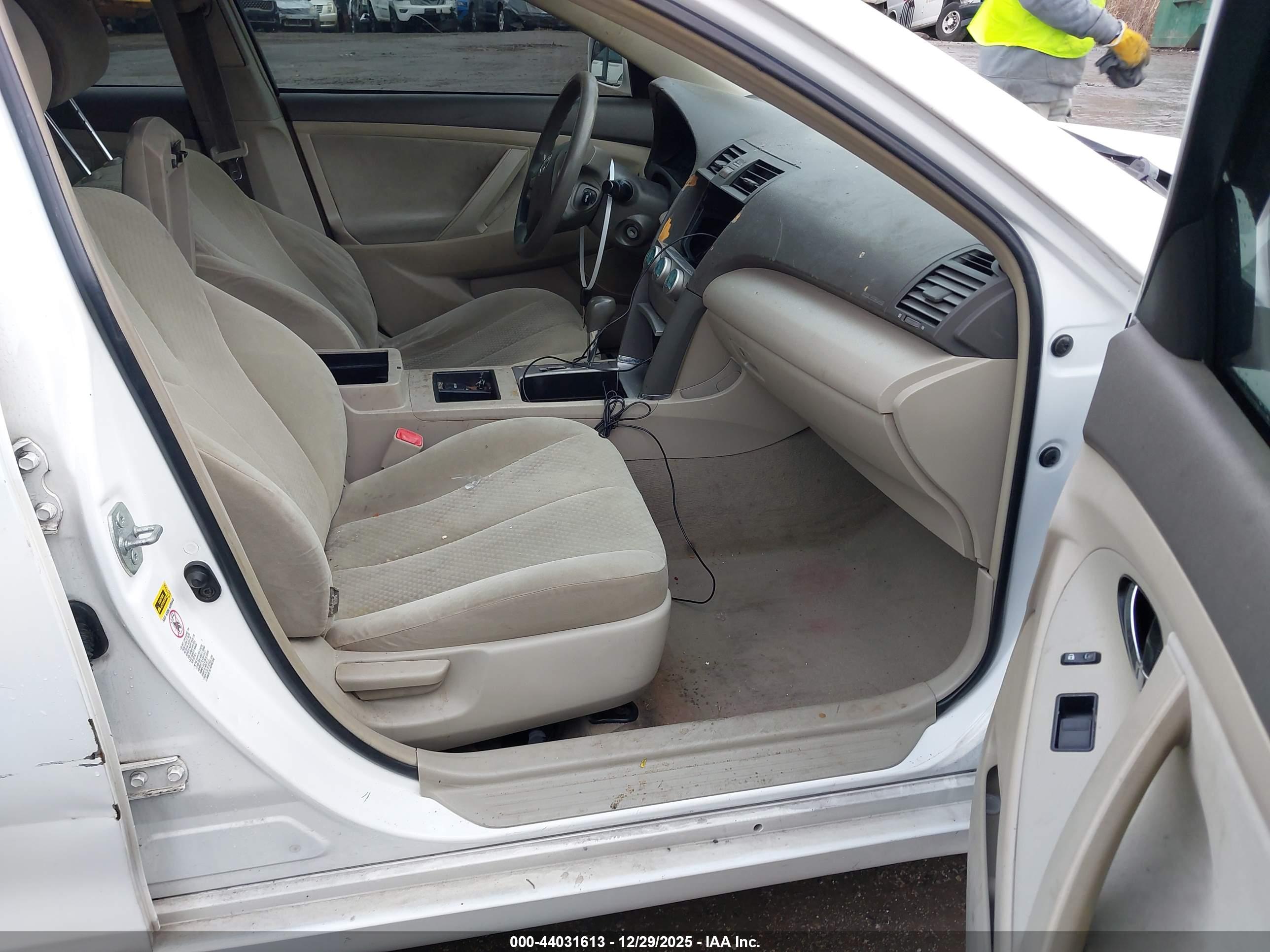TOYOTA CAMRY image 5