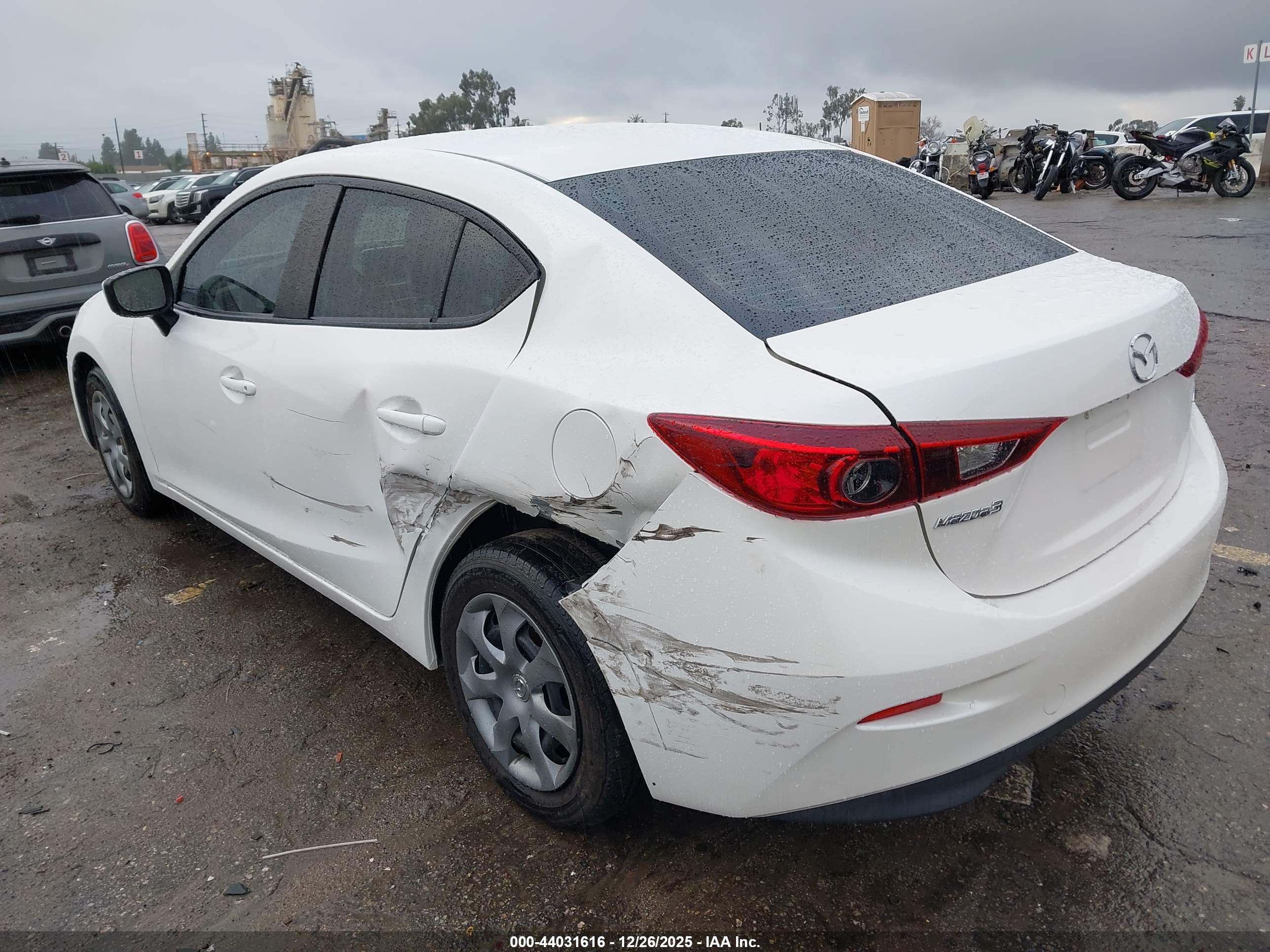 MAZDA MAZDA3 image 3