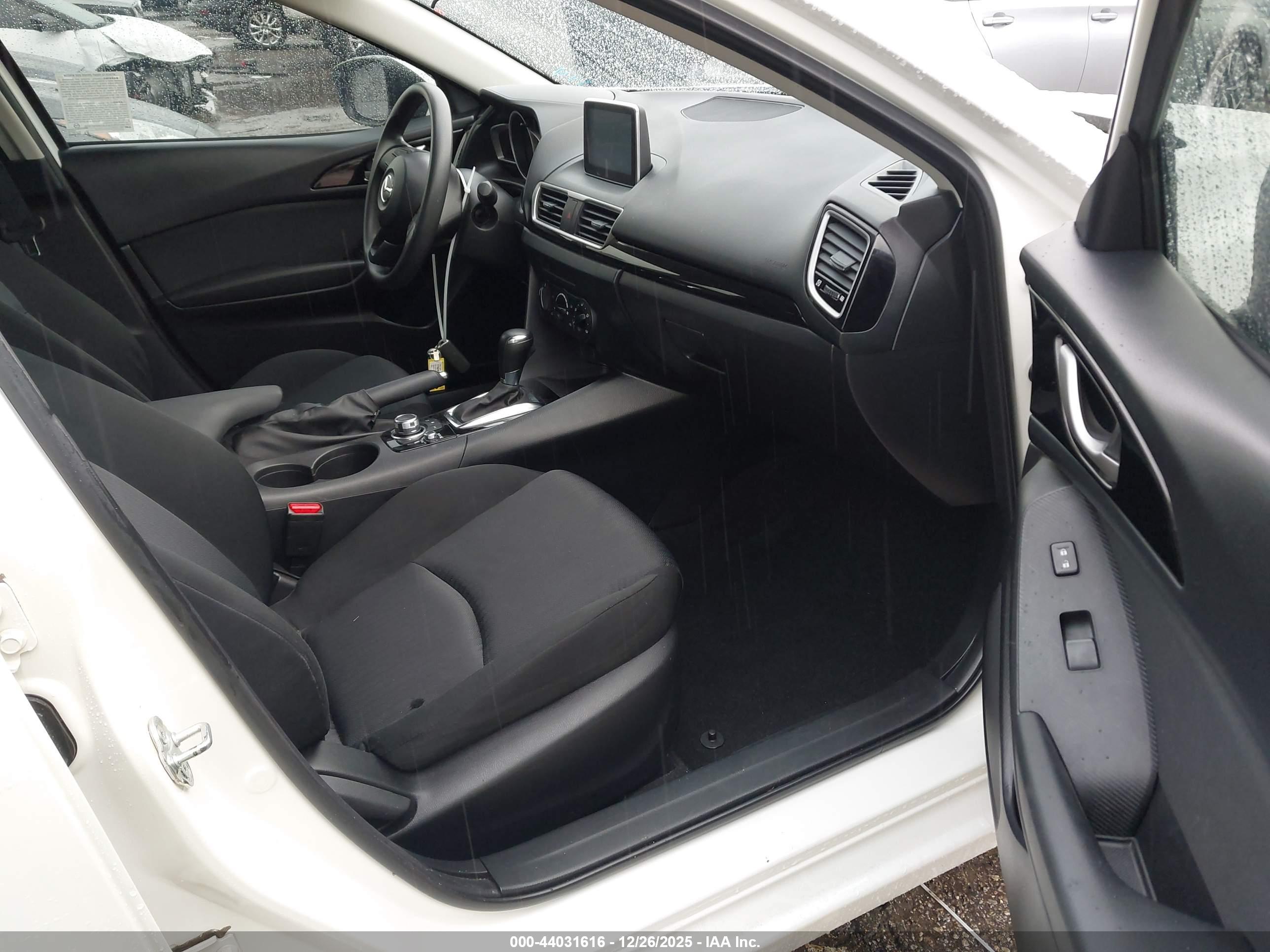 MAZDA MAZDA3 image 5