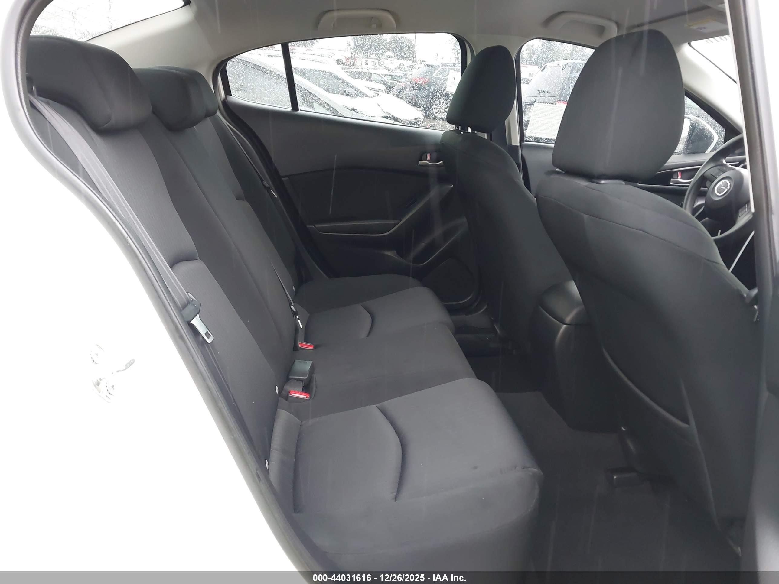 MAZDA MAZDA3 image 8