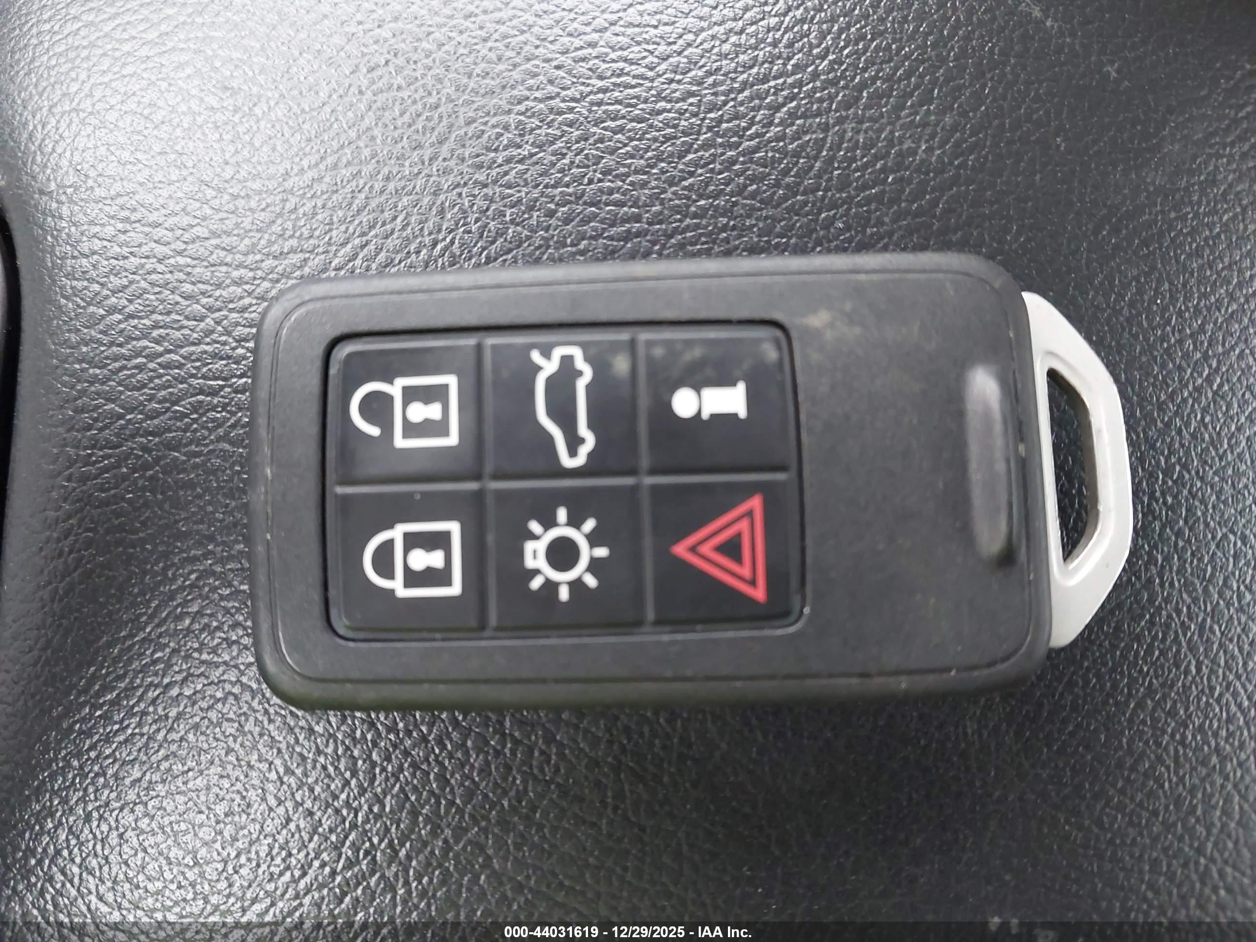 VOLVO S60 image 11