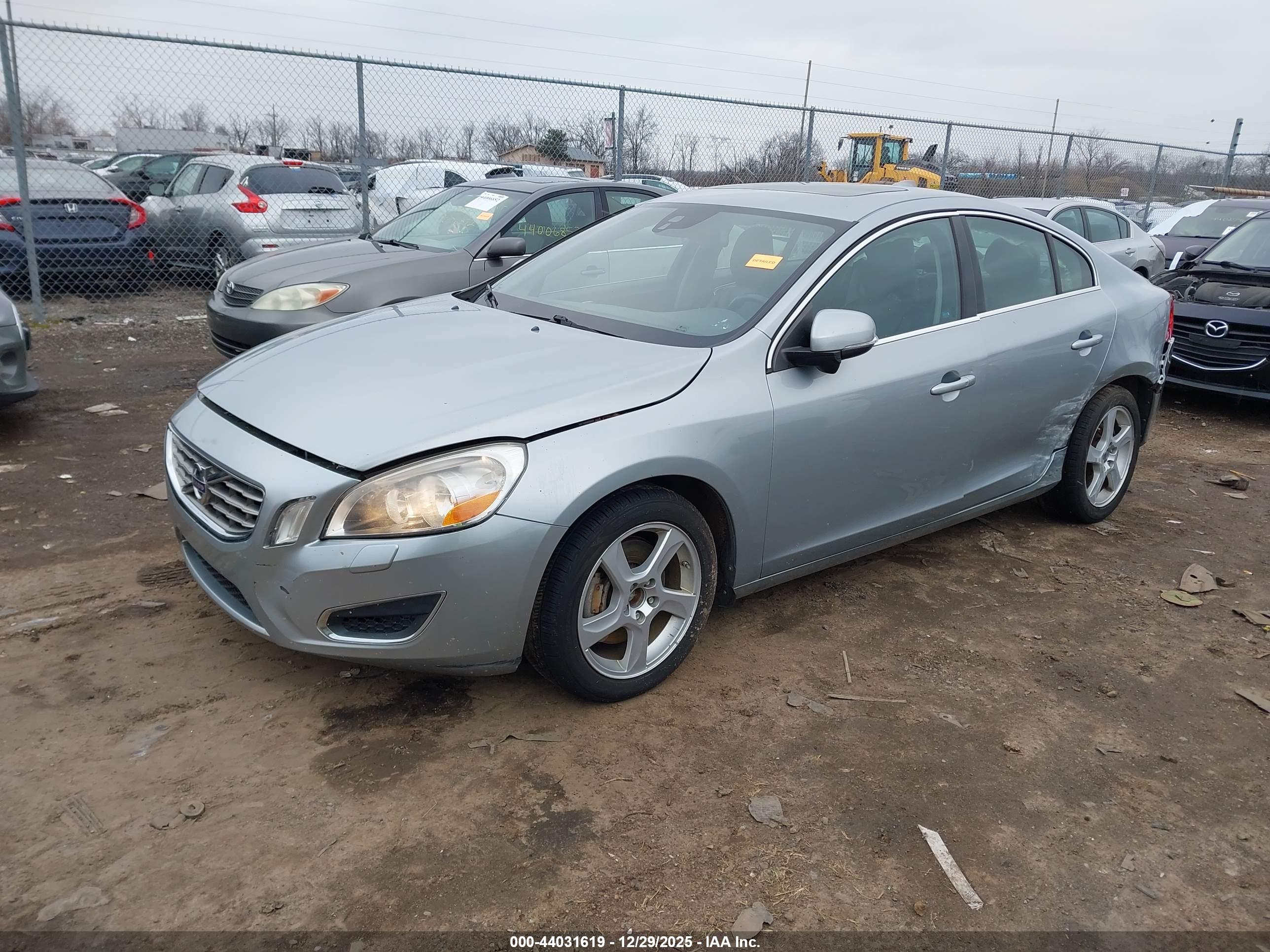 VOLVO S60 image 2