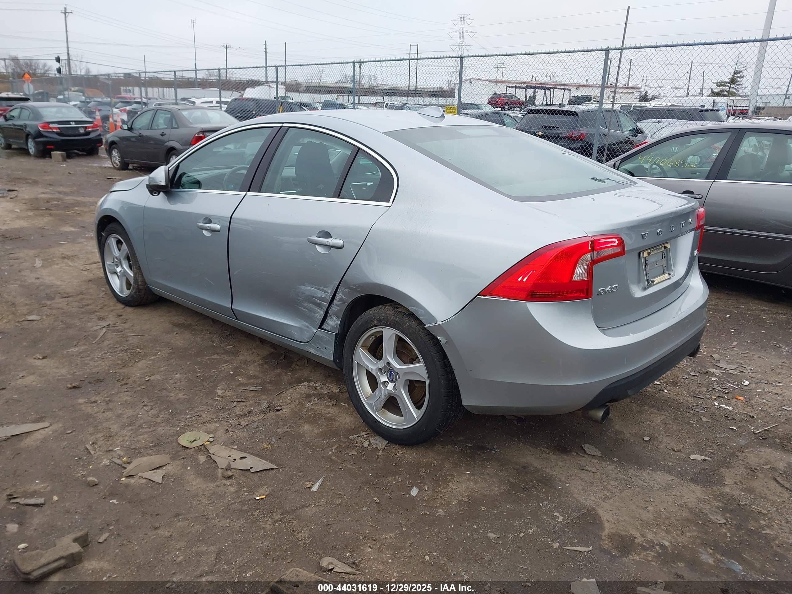 VOLVO S60 image 3