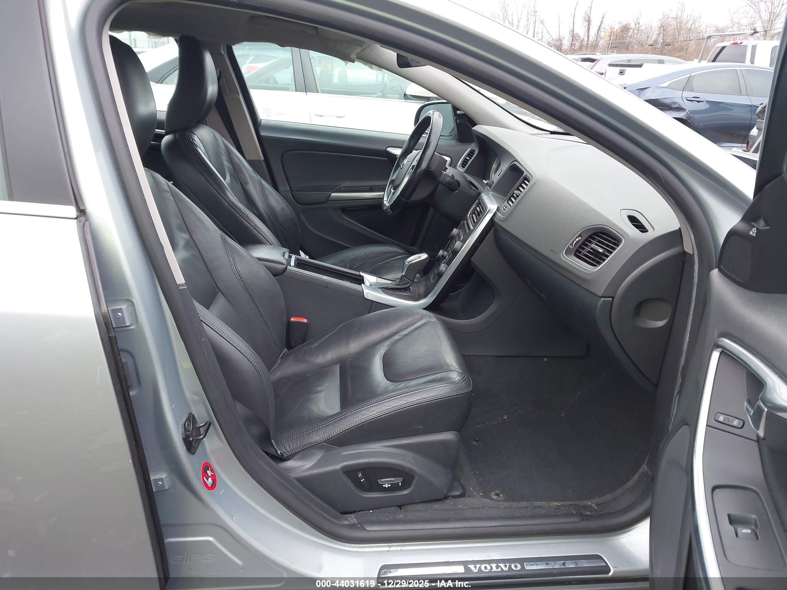 VOLVO S60 image 5