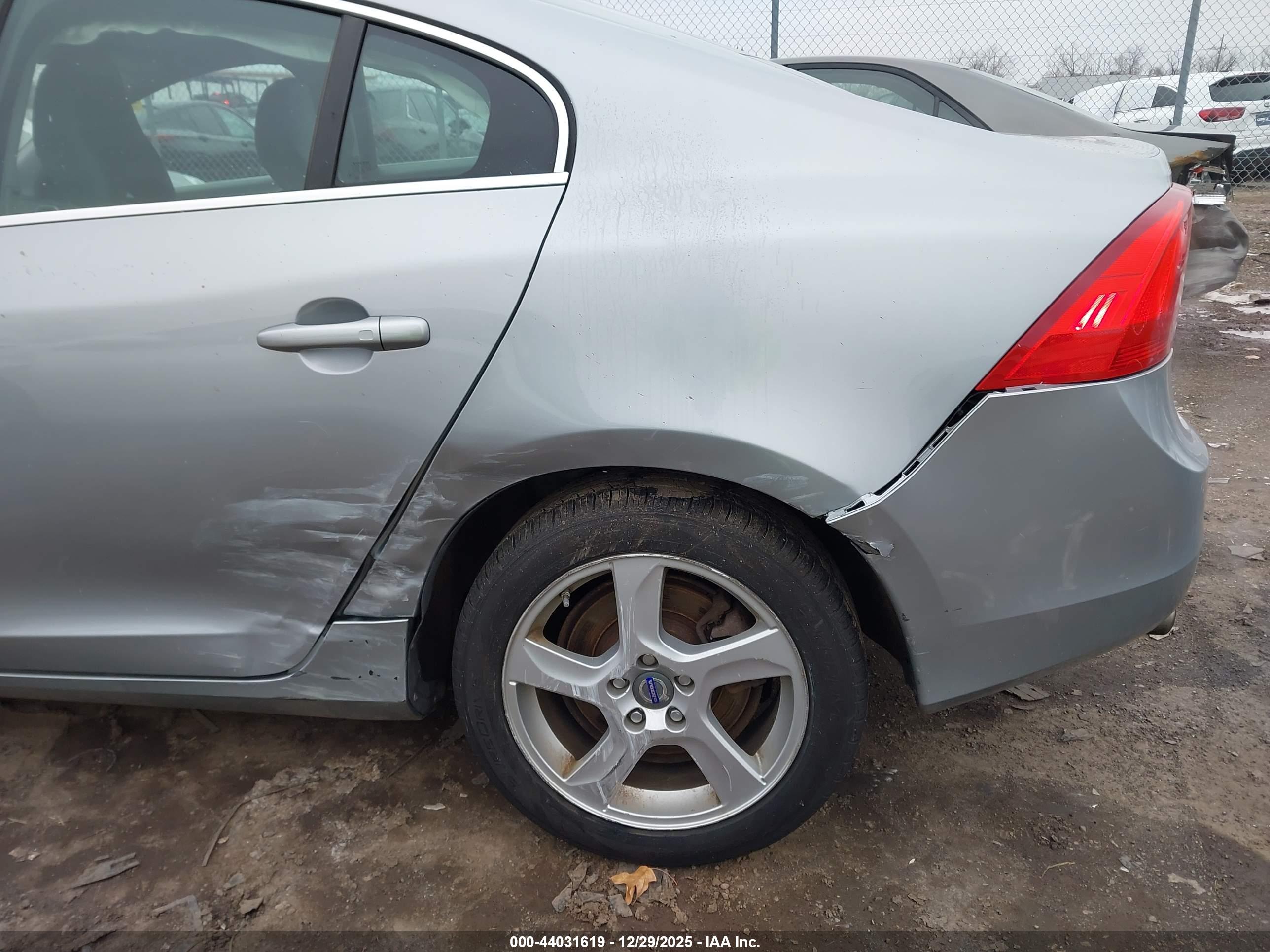 VOLVO S60 image 6