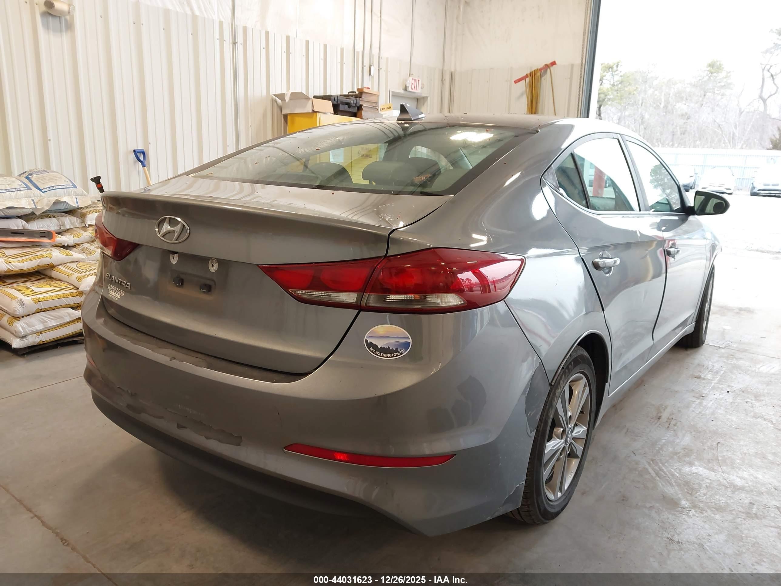 HYUNDAI ELANTRA image 4