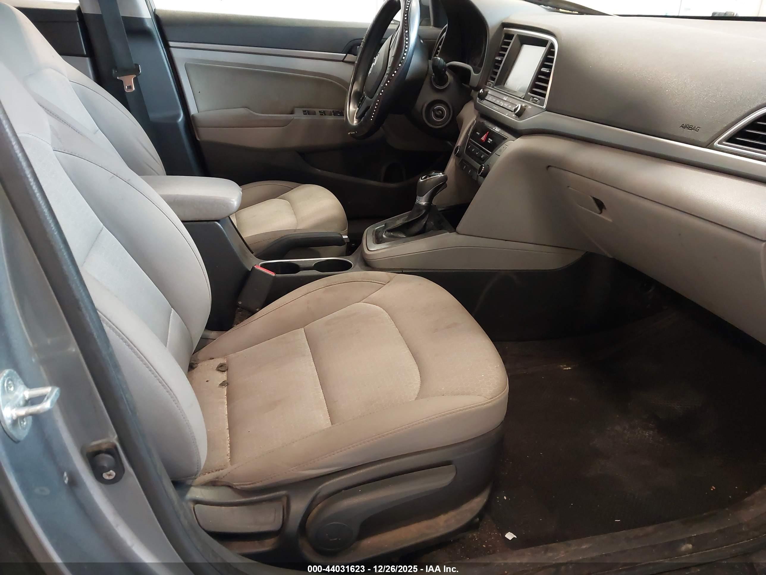 HYUNDAI ELANTRA image 5