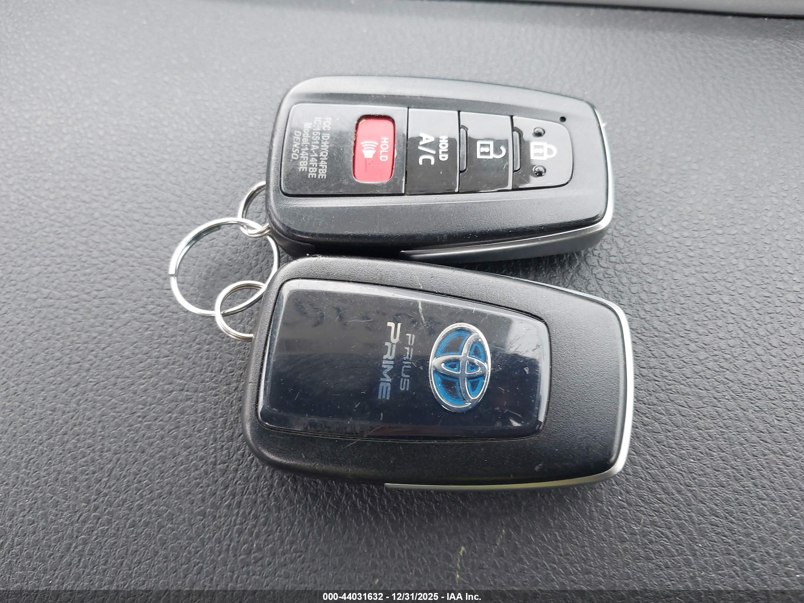 TOYOTA PRIUS image 11