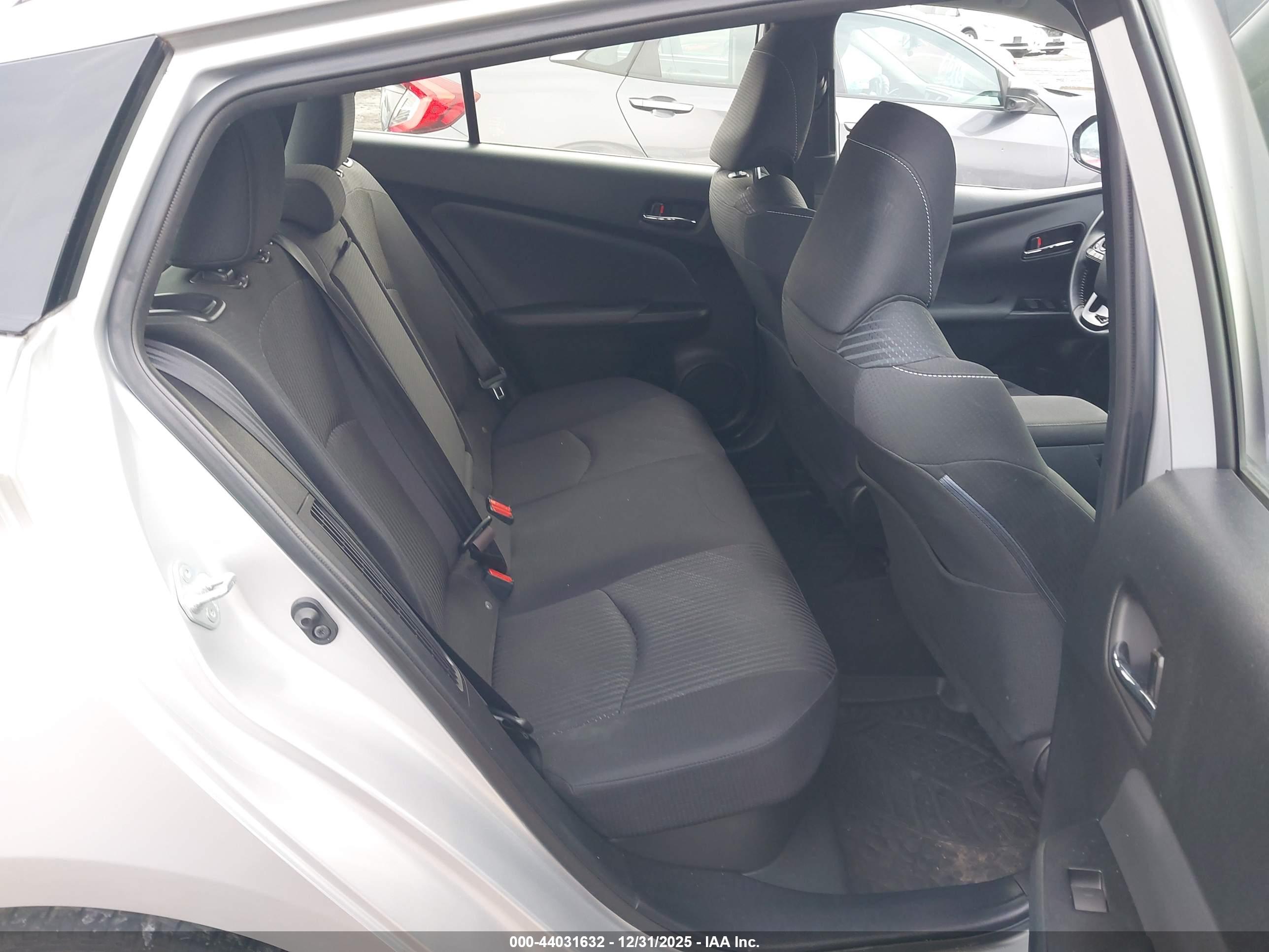 TOYOTA PRIUS image 8