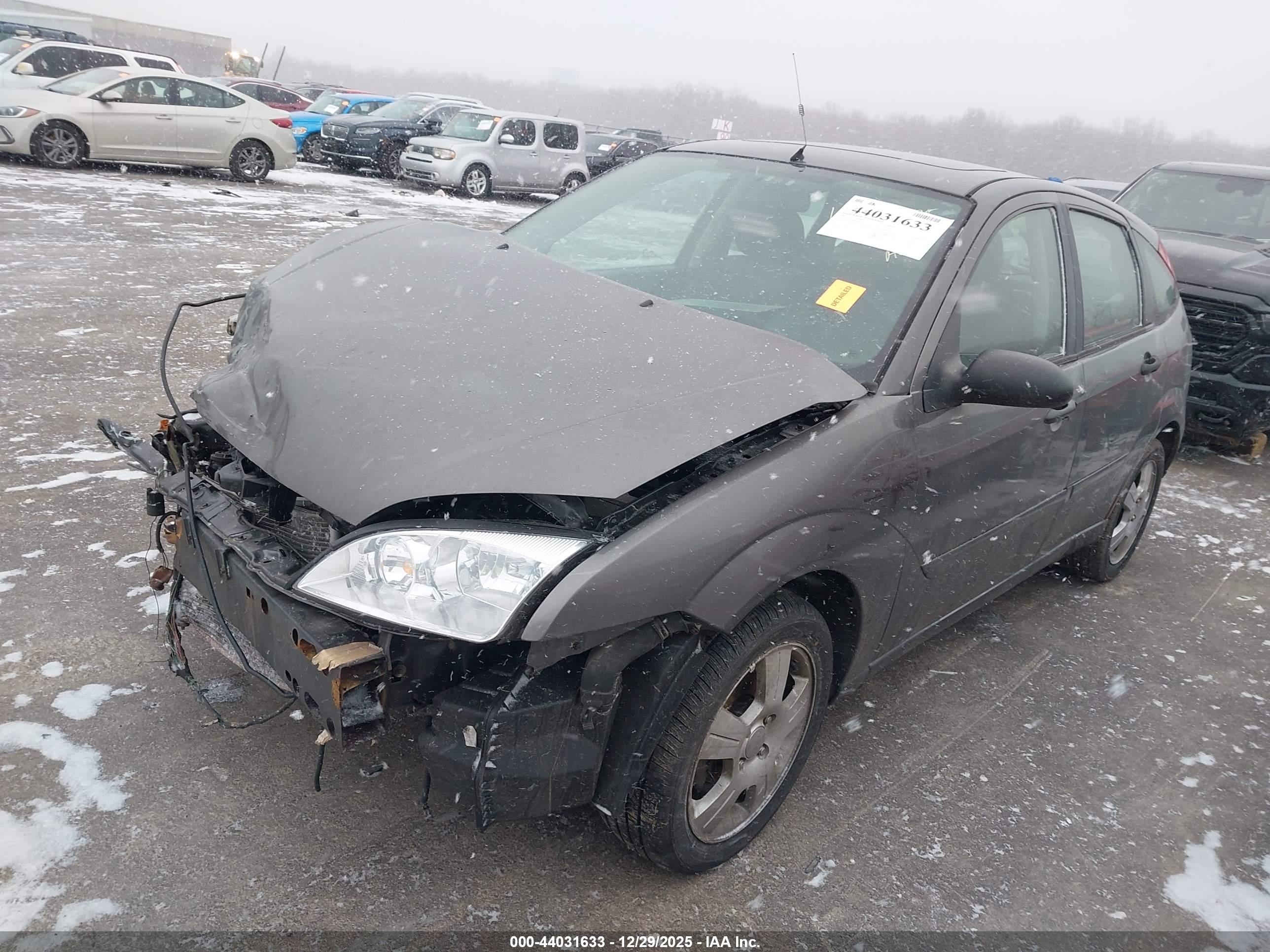 FORD FOCUS image 2
