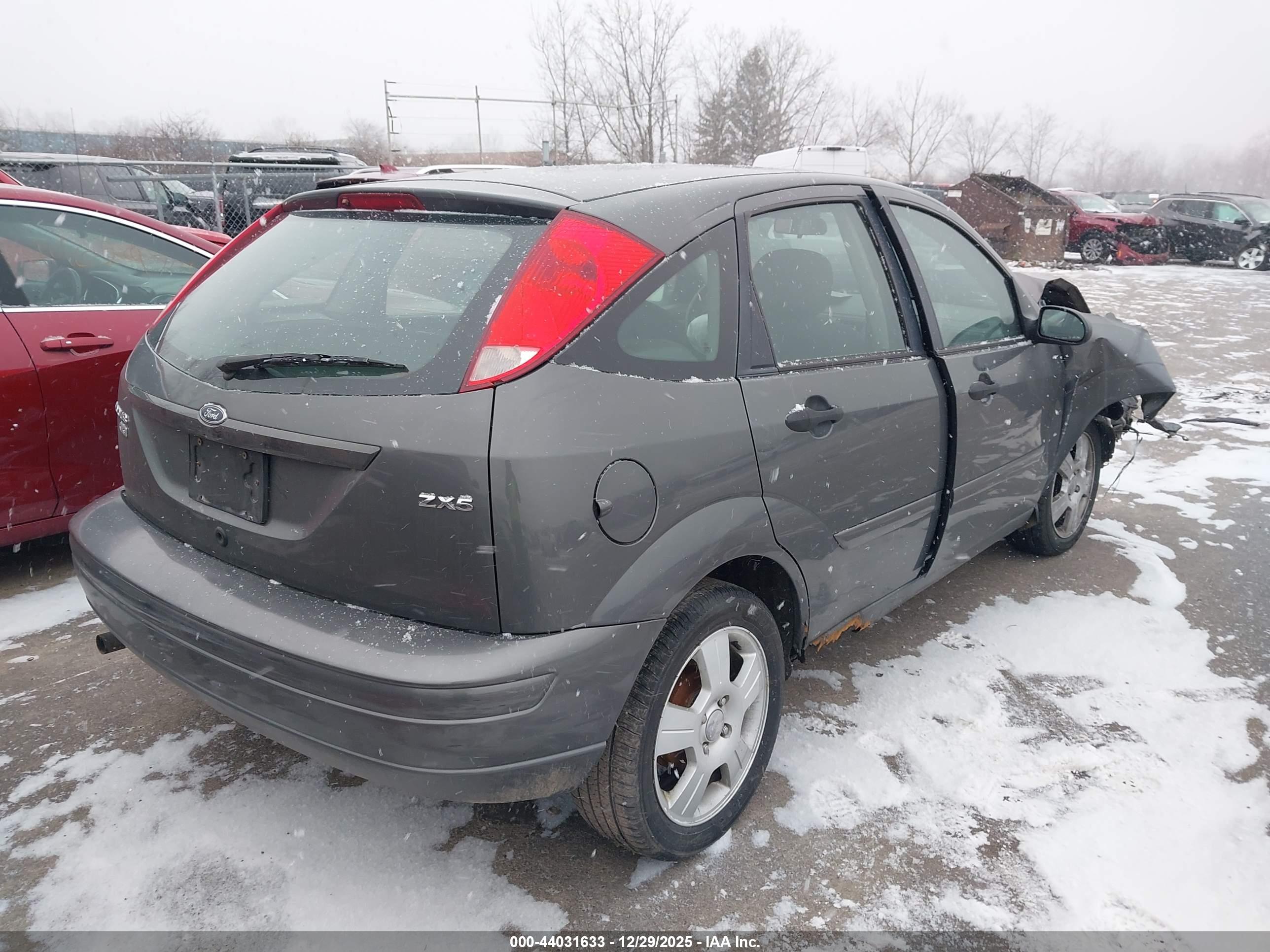 FORD FOCUS image 4