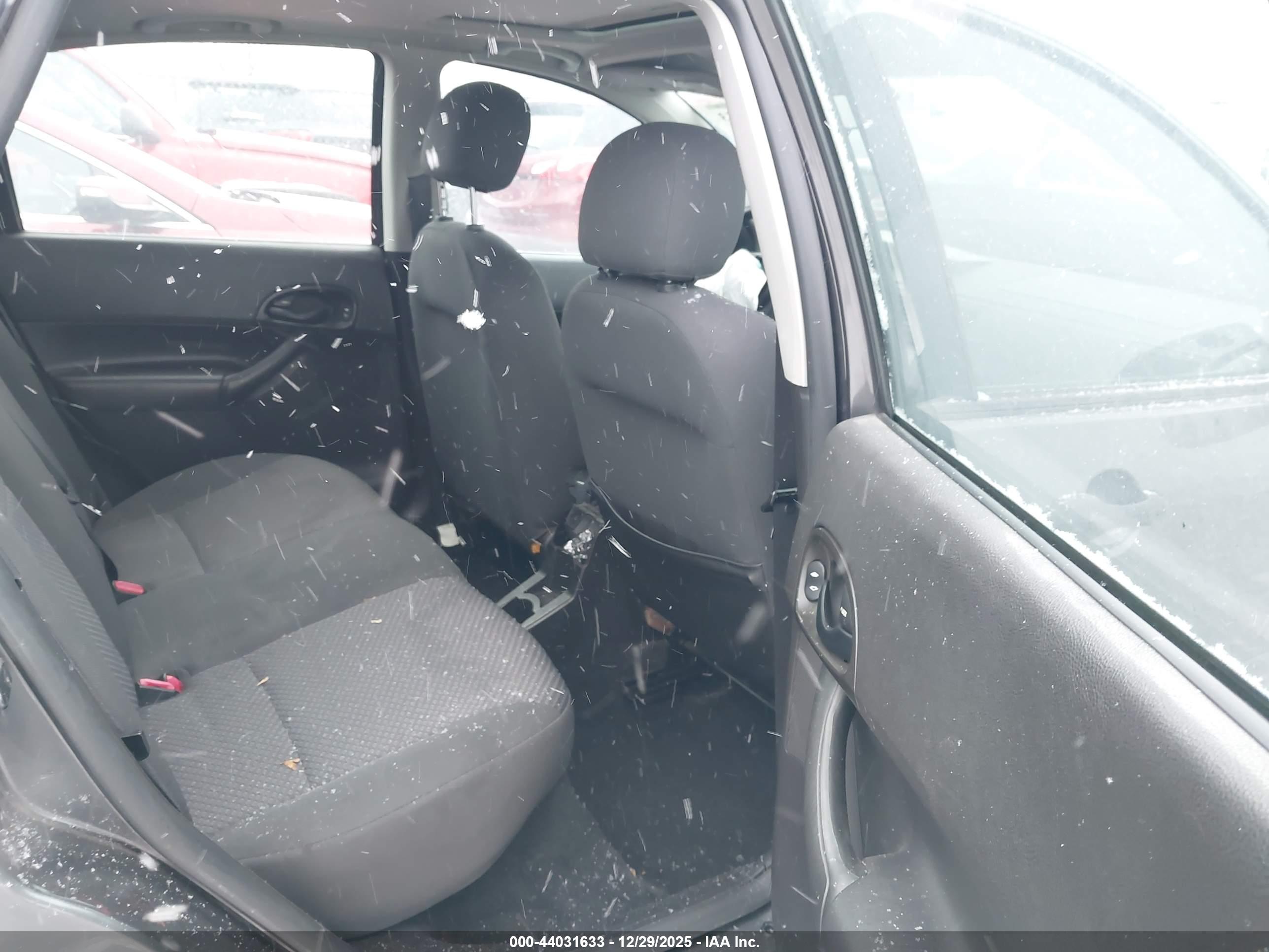 FORD FOCUS image 8