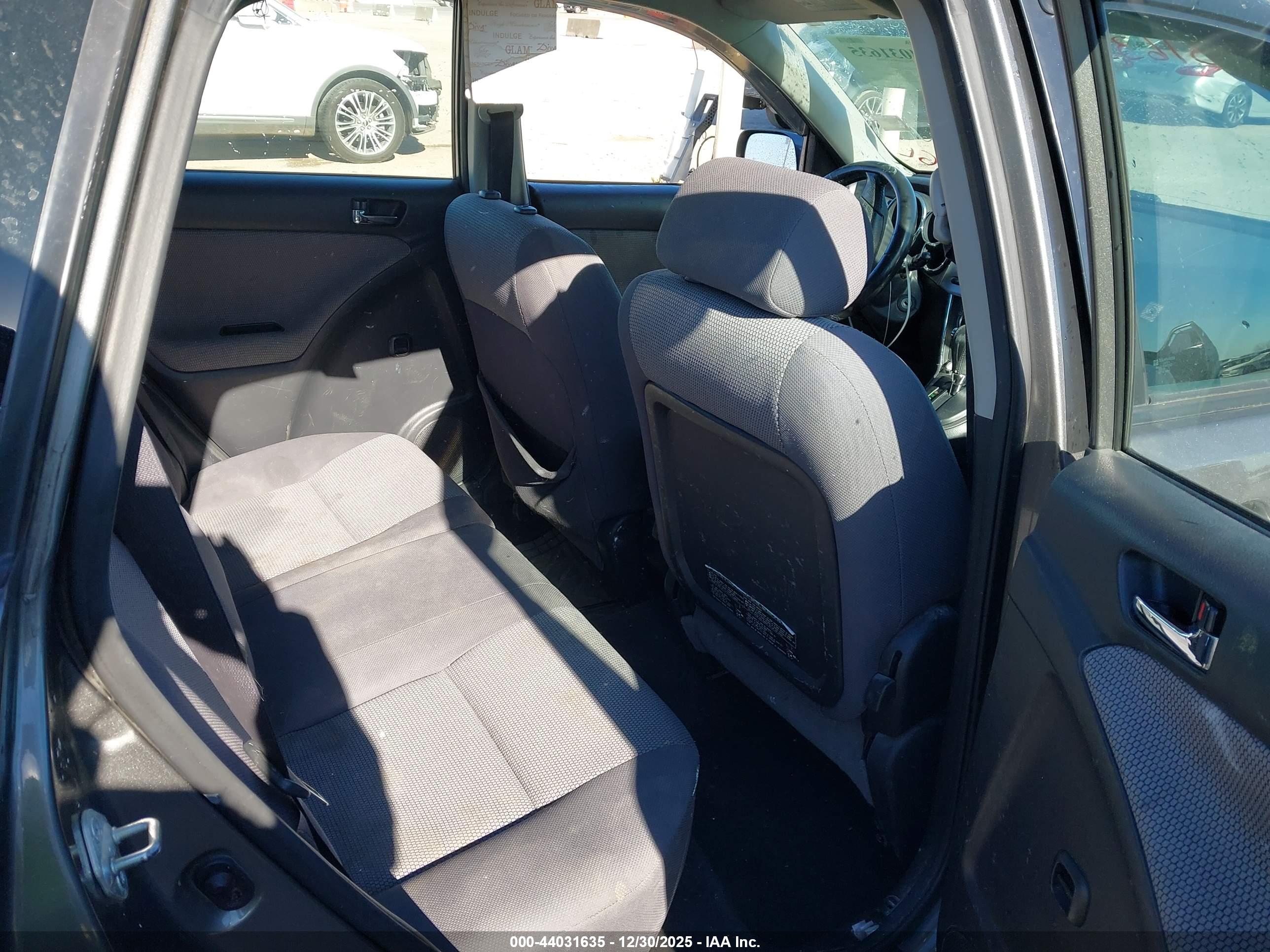 TOYOTA MATRIX image 8